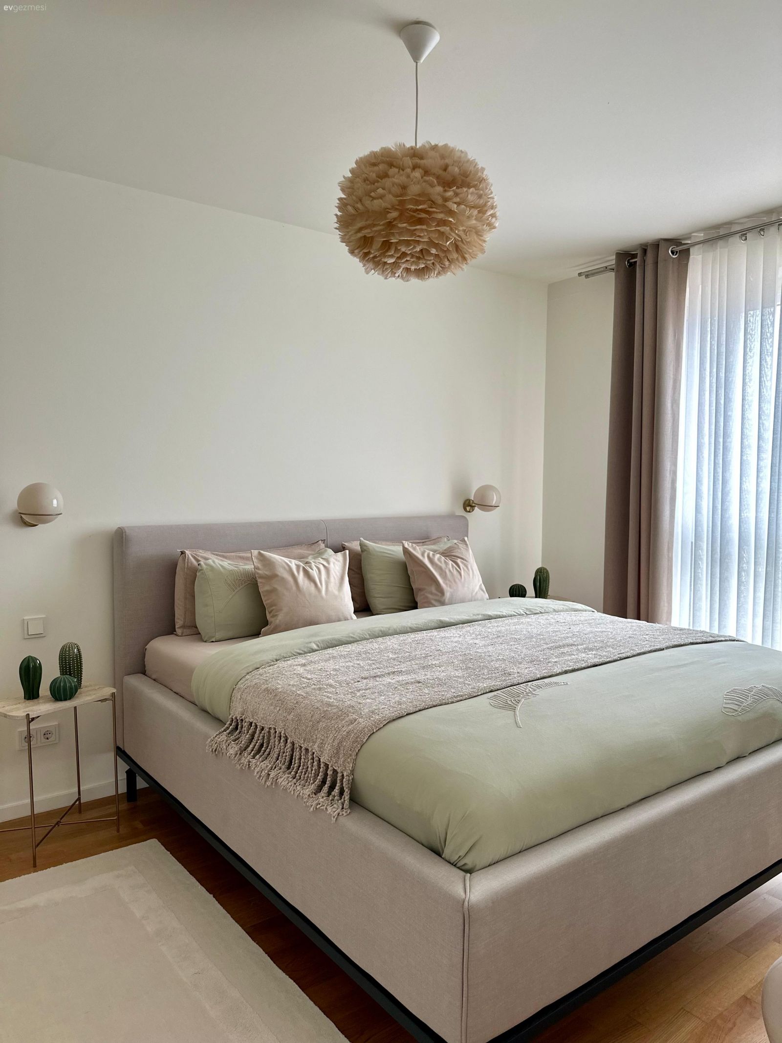 Yatak Odası, İskandinav, Bohem Dekorasyon, Yeşil, Bej, Fon perde, Perde, Tül perde, Yatak örtüsü, Komodin, Yatak odası avizesi