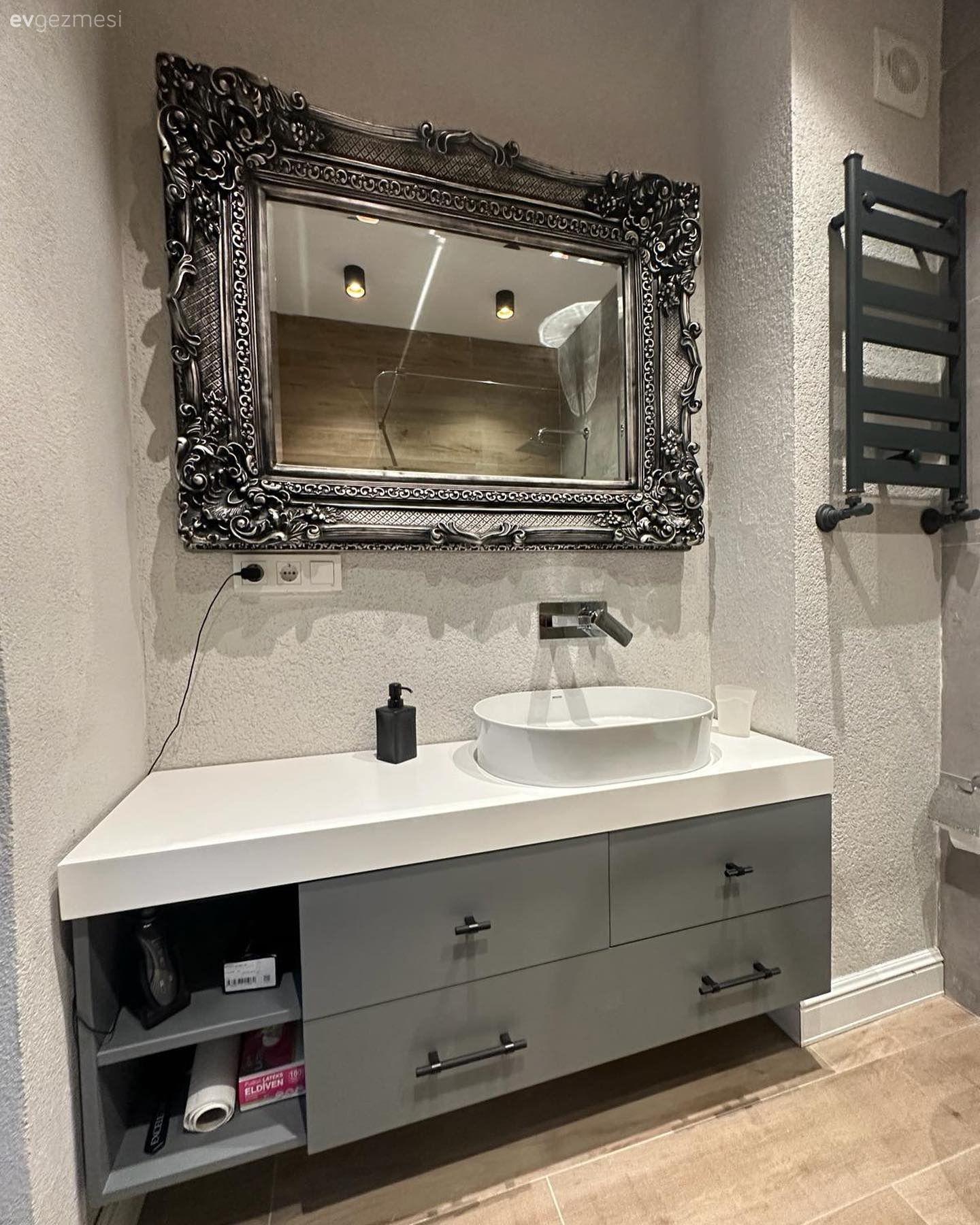 Bu Modern Banyoda Aynanın İddiası Oldukça Fazla