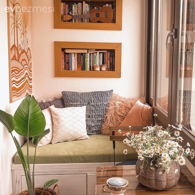 Balkon, Kapalı balkon, Kış bahçesi, Sedir, Özel yapım dolaplar, Dolap, Duvar Nişleri, Ev bitkisi, Balkon avizesi, Yeşil, Beyaz, Turuncu, Saksı