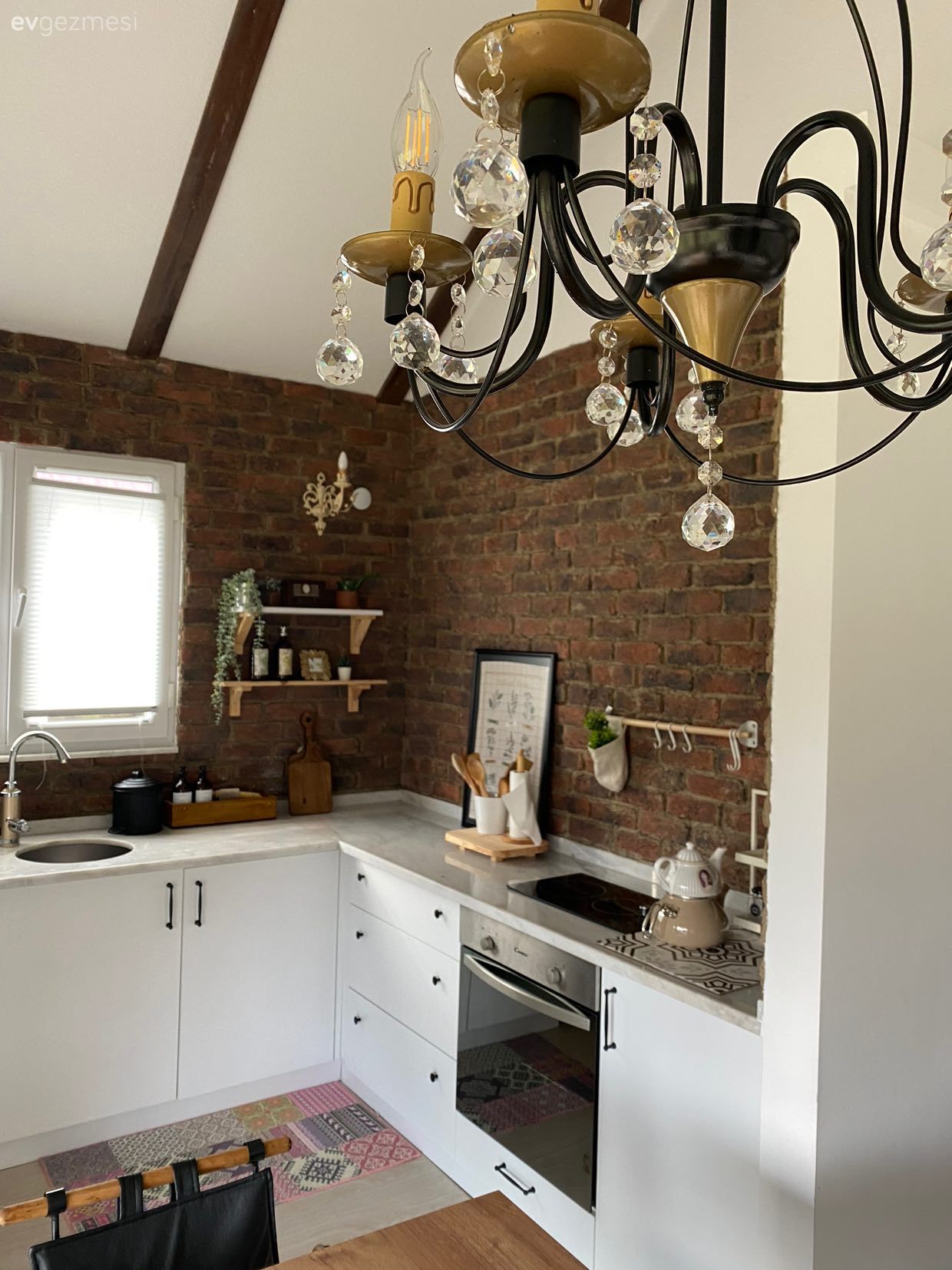 Bolu'daki Bu Yayla Evinde Geçmiş ve Bugün Uyumlu Şekilde Birlikte!