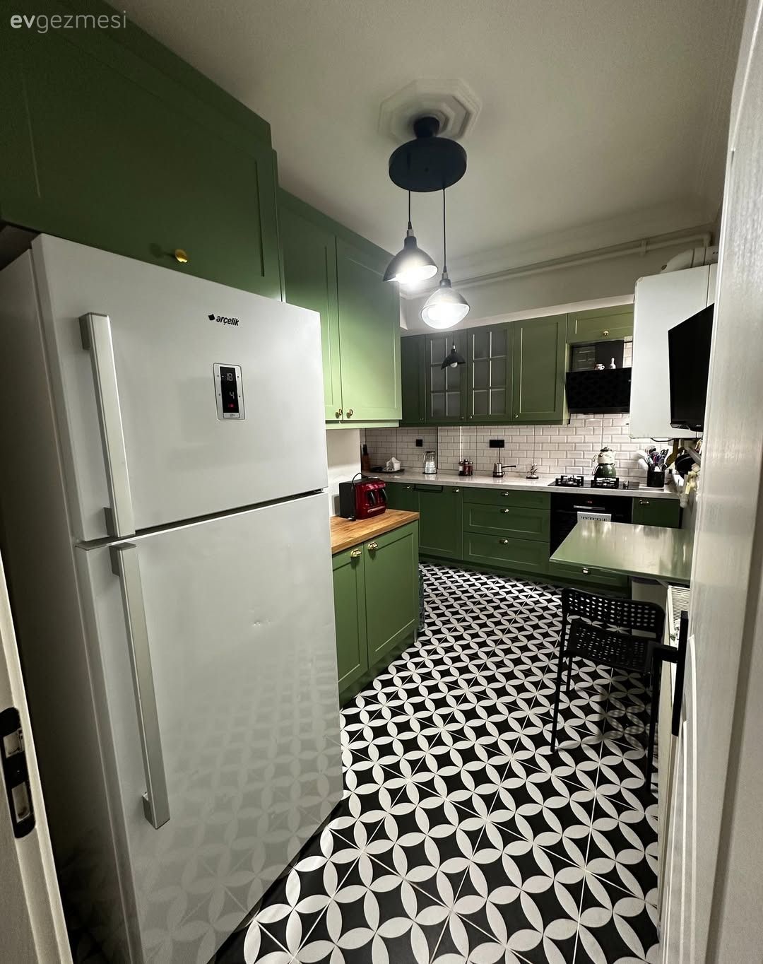 Yeşil Dolaplı Bu Mutfakta Dikkat Çekmeyi Seven Çok Detay Var