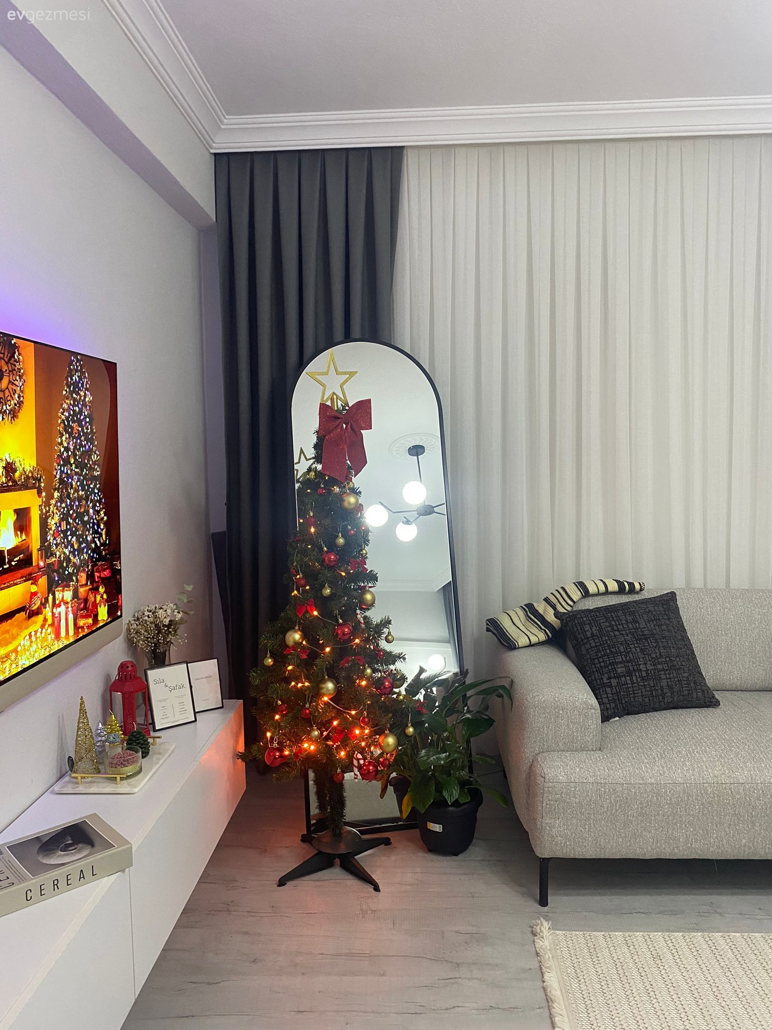 Gri, Beyaz, Bej, Fon perde, Perde, Tül perde, Koltuk takımı, Boy aynası, Ayna, Tv ünitesi, Tv ünitesi aksesuarları, Ev Aksesuar, Kırlent, Ev tekstili, Halı