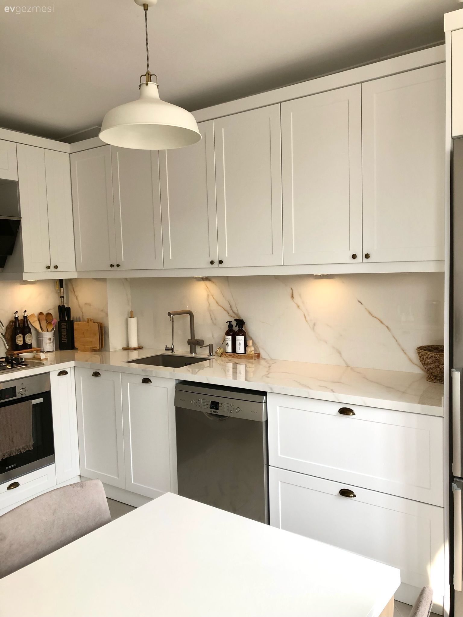 Bu İzmir Evinde Küçük Alanlara Uygun Tasarımlar Var