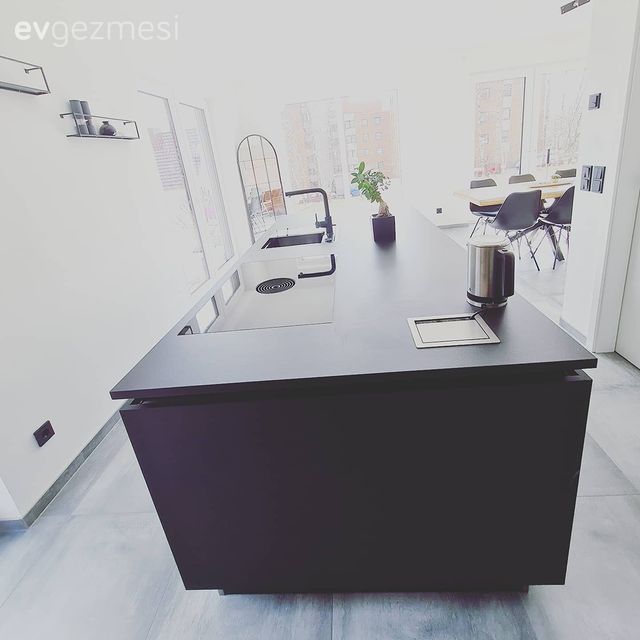 Modern, Mutfak, Siyah mutfak, Amerikan Mutfak, Mutfak zemin seramikleri, Açık konsept yaşam alanı, Mutfak tezgahı