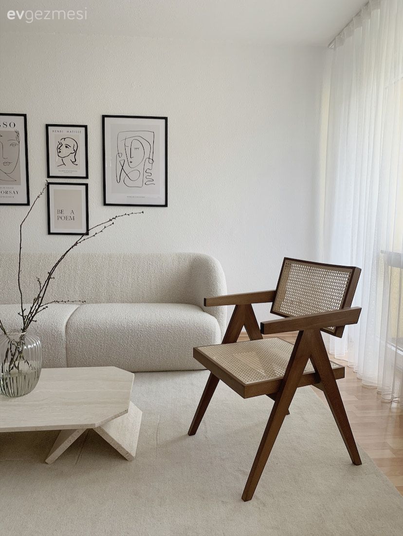 Salon, Modern, Beyaz, Bej, Kahverengi, Beyaz koltuk, Koltuk takımı, Orta sehpa, Sehpa, Halı, Salon halısı, Yan sehpa, İskandinav, Puf, Berjer, İskandinav berjer, Tül perde, Perde, Rattan sandalye, Çerçeve, Galeri duvarı, Duvar dekorasyonu