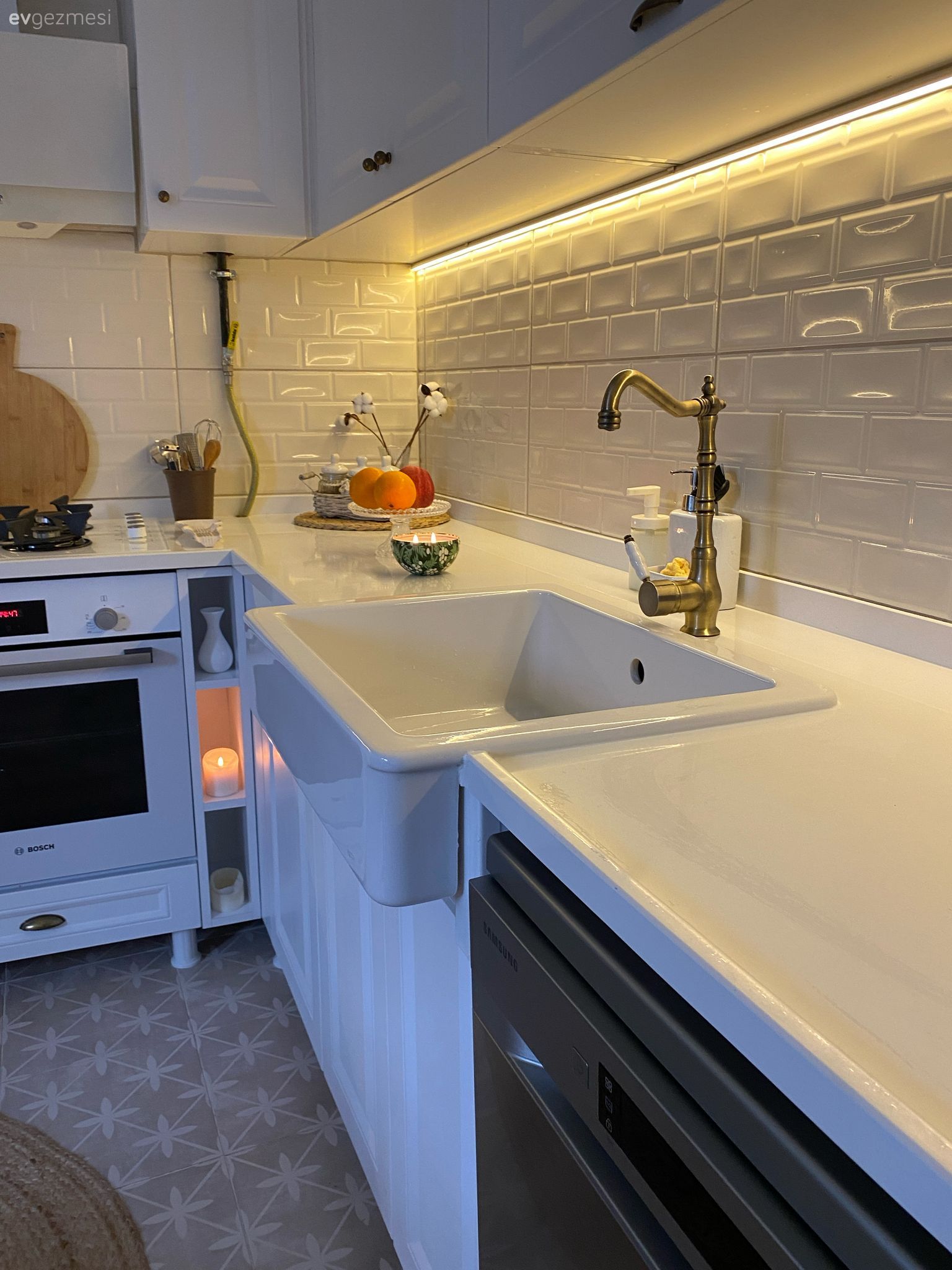 Bu L-Tipi Kocaeli Mutfağında Ferahlık ve Sıcaklık Bir Arada