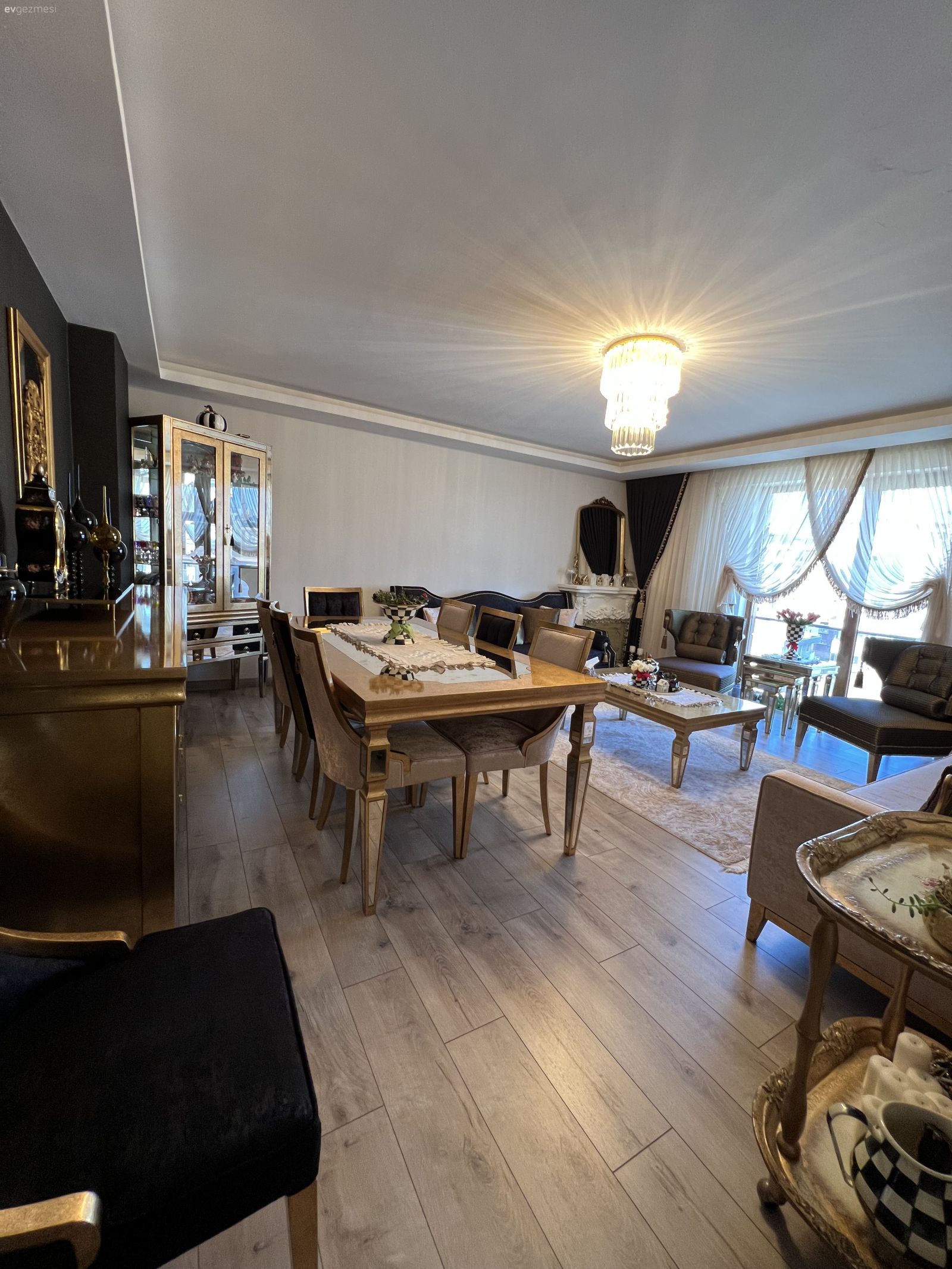 Bu Evin Her Odasında Farklı Bir Tarzın Sesi Geliyor!