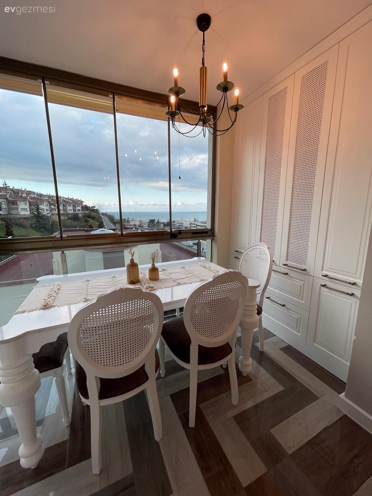 Beyazlarını Giyinmiş Bu Mutfak Her Detayıyla Pek Zarif