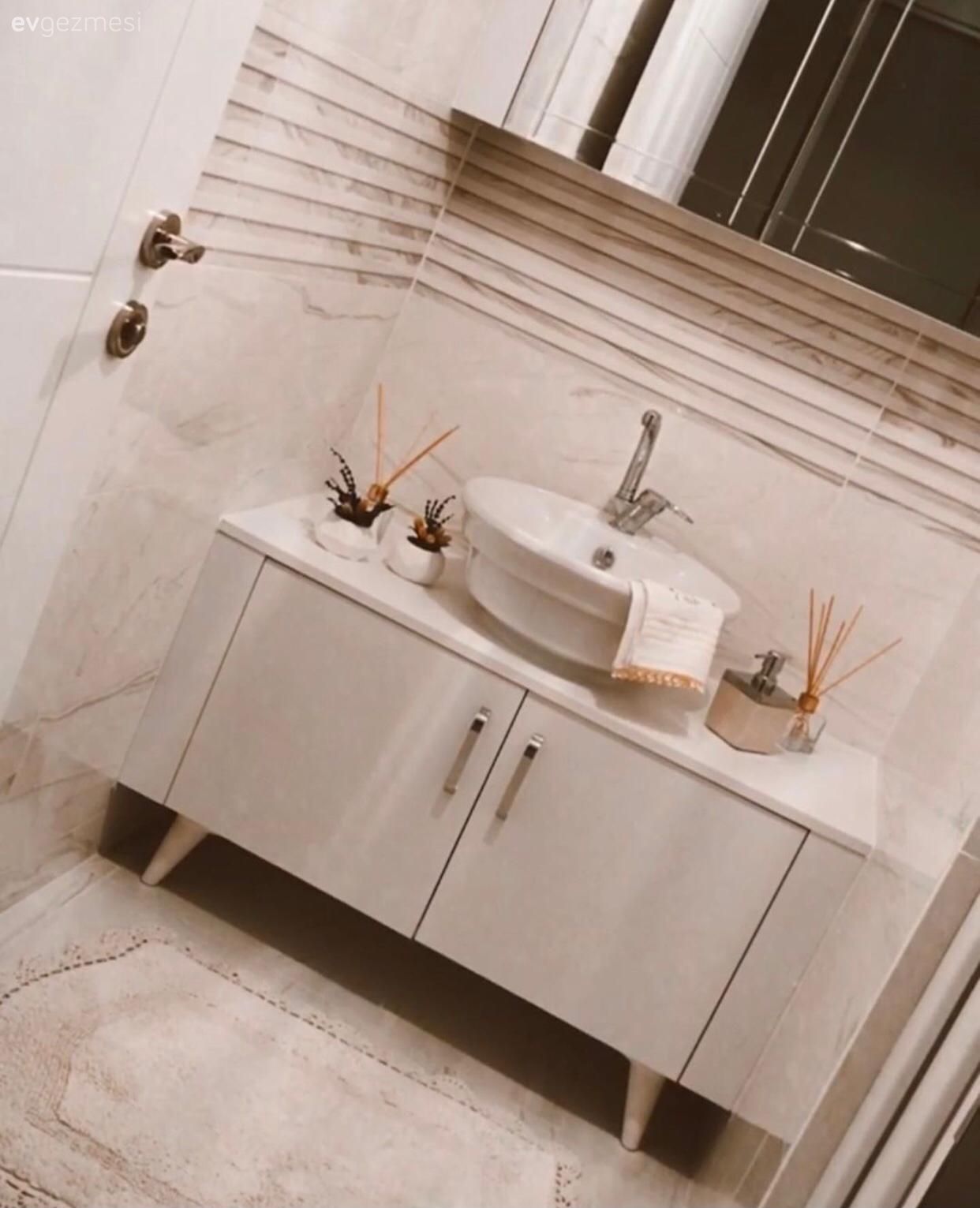 Banyo, Beyaz, Banyo dolabı, Banyo aynası, Banyo seramikleri
