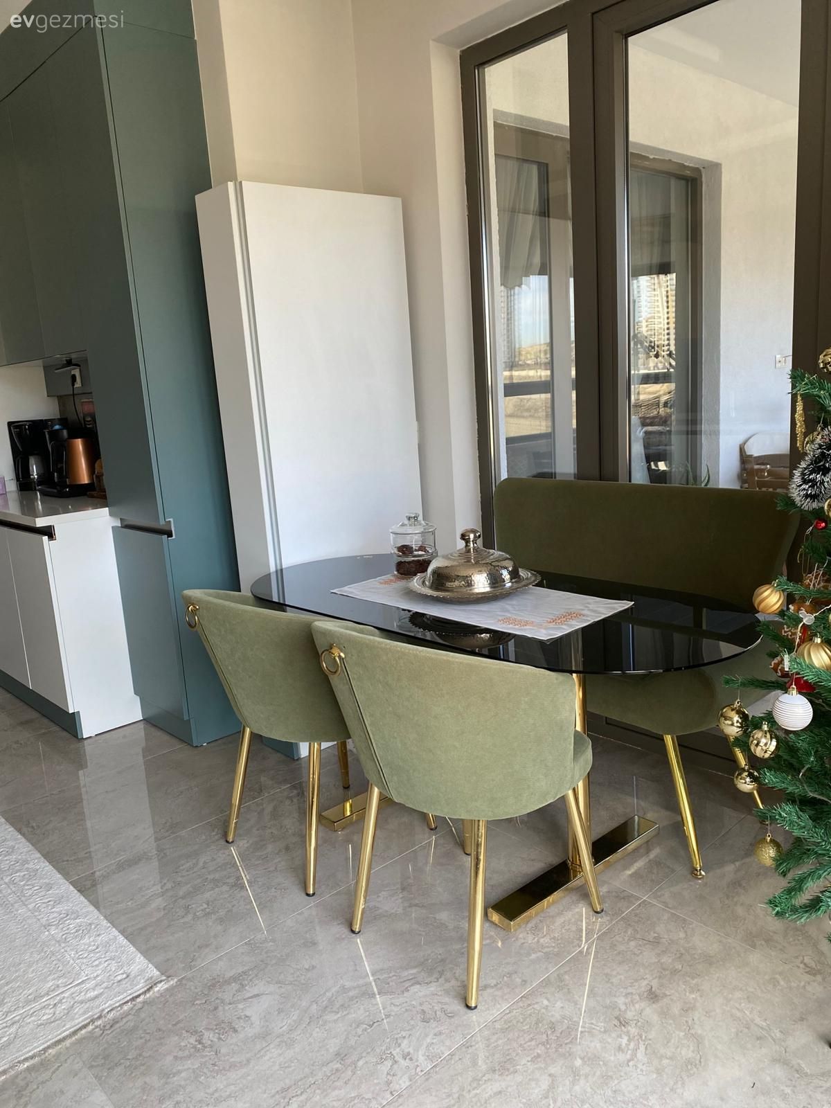 Yeşil, Altın, Mutfak sandalyesi, Mutfak masası, Mutfak aksesuarları, Mutfak, Kahve köşesi, Mutfak zemin seramikleri