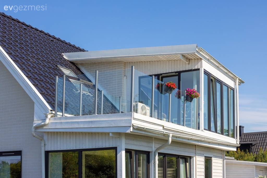 Seyir Terası ile Tasarımın Nimetlerini Güzelce Yansıtan Bir Villa