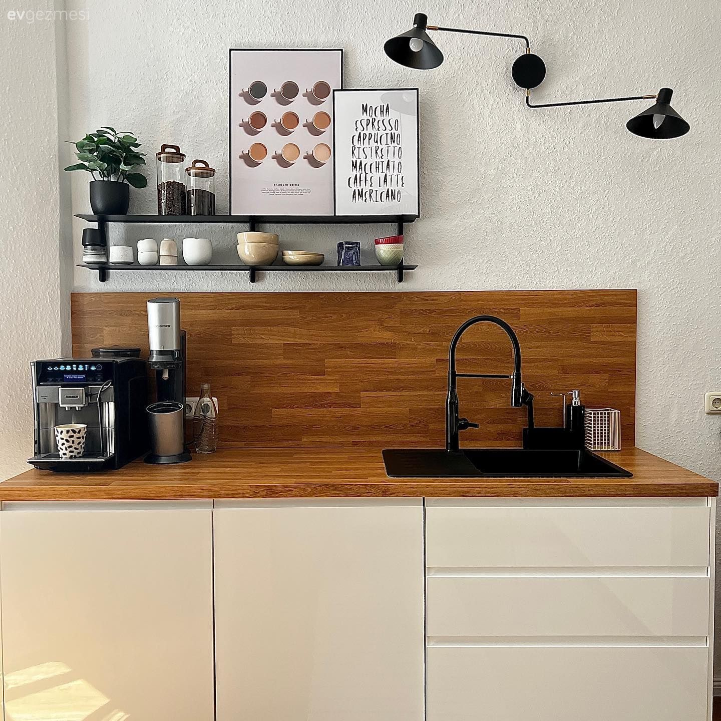 Kahve köşesi, Beyaz, Ahşap mutfak tezgahı, Mutfak tezgahı, Tezgah arası seramik, Mutfak tezgah arası, Mutfak aksesuarları, Mutfak