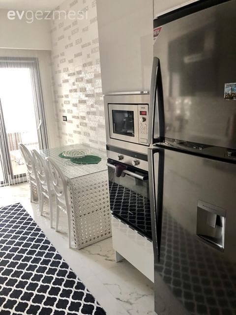 Göz Alıcı Tasarımların Şıklık Kattığı Bir İzmir Evi