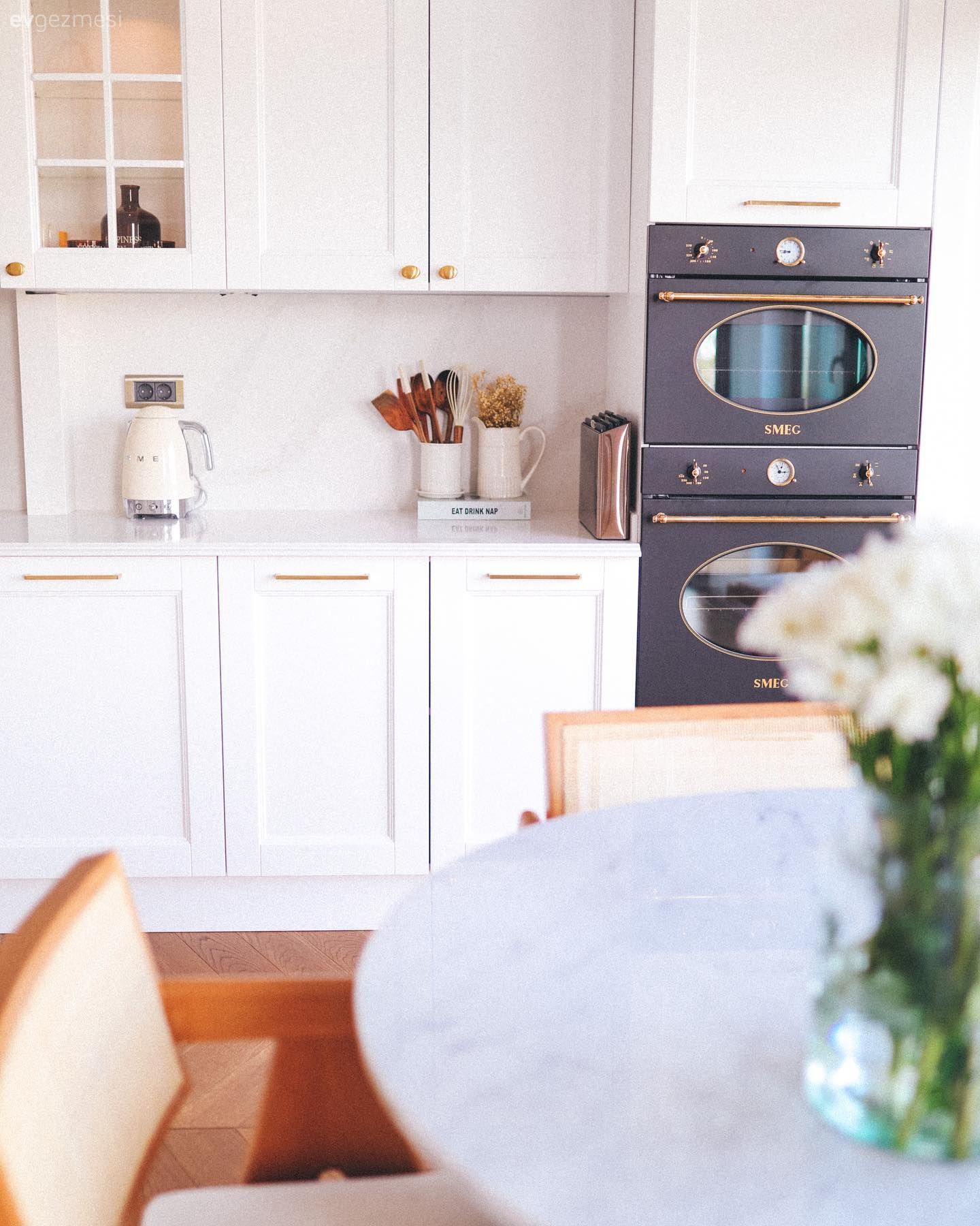 Zamansızlığı Sağlayan Bütün Parçalar Bu İddialı Evde Toplanmış!