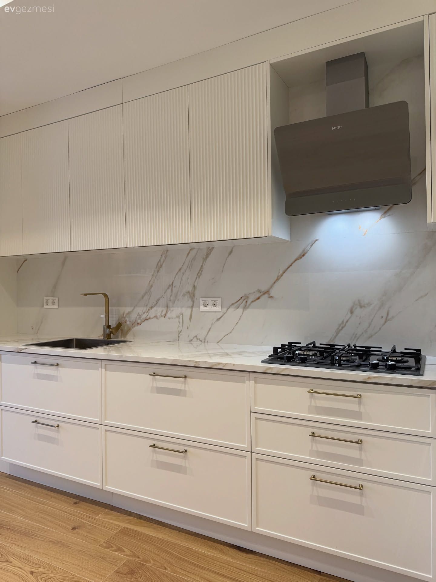 Lambri Kapaklar Bu Mutfağın Albenisini Daha Çok Arttırmış