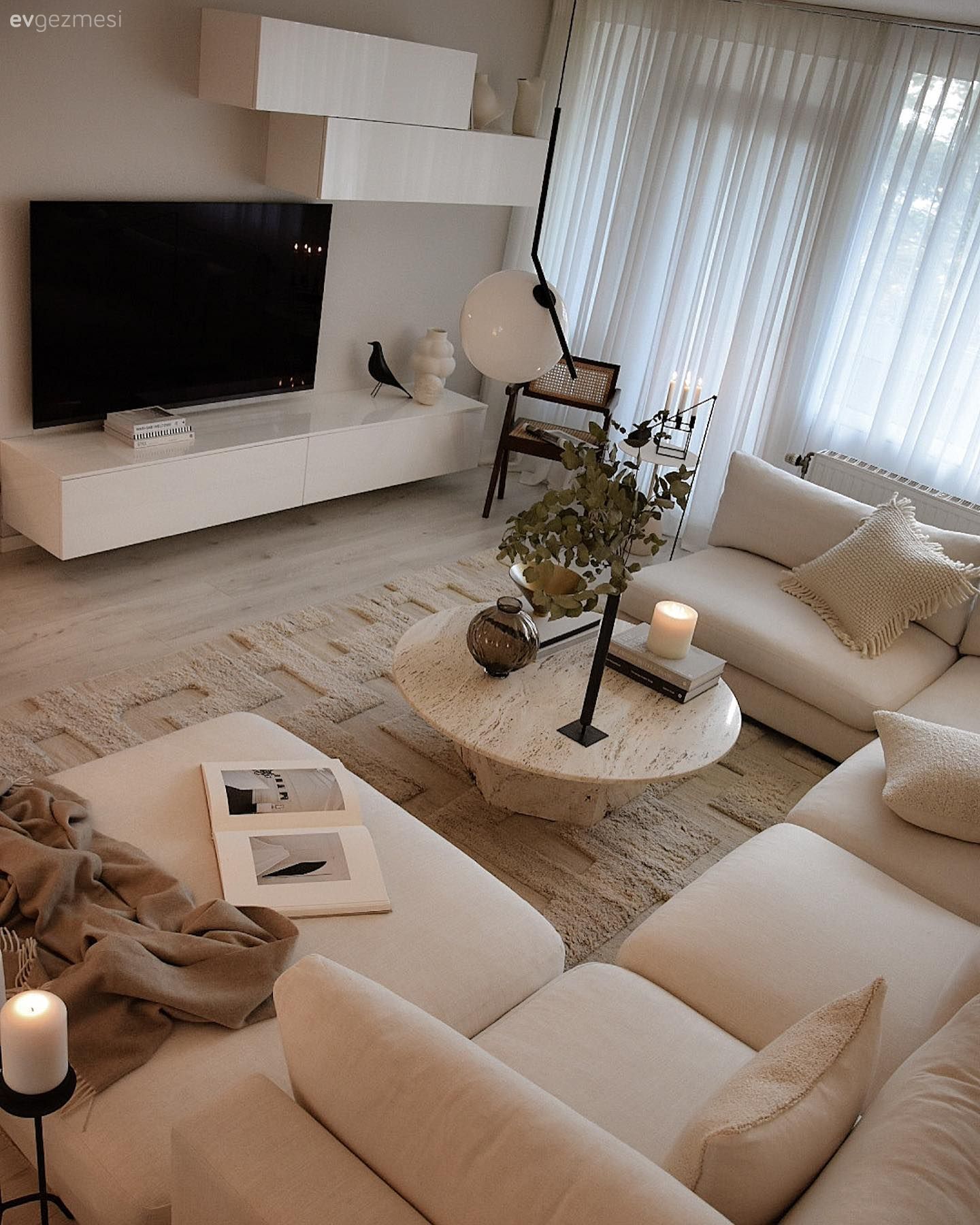 Pamuklara Sarılmış Bu Evde Şıklığın Anahtarı Kontrast Olmuş!