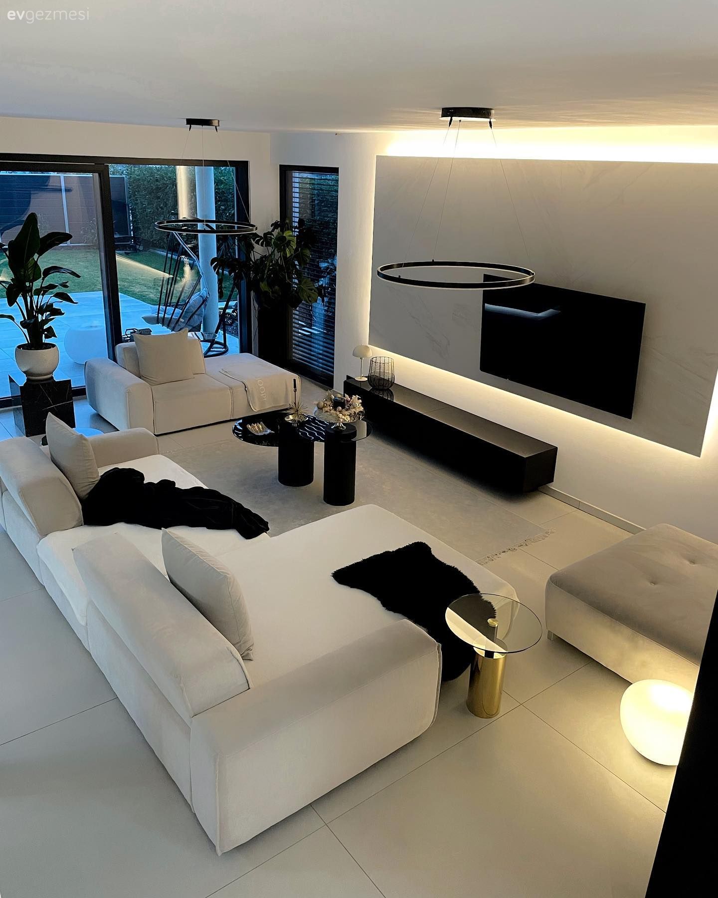 Salon, Modern, Beyaz, Siyah, Koltuk takımı, Orta sehpa, Sehpa, Tv ünitesi, Tv ünitesi aksesuarları, Ev Aksesuar