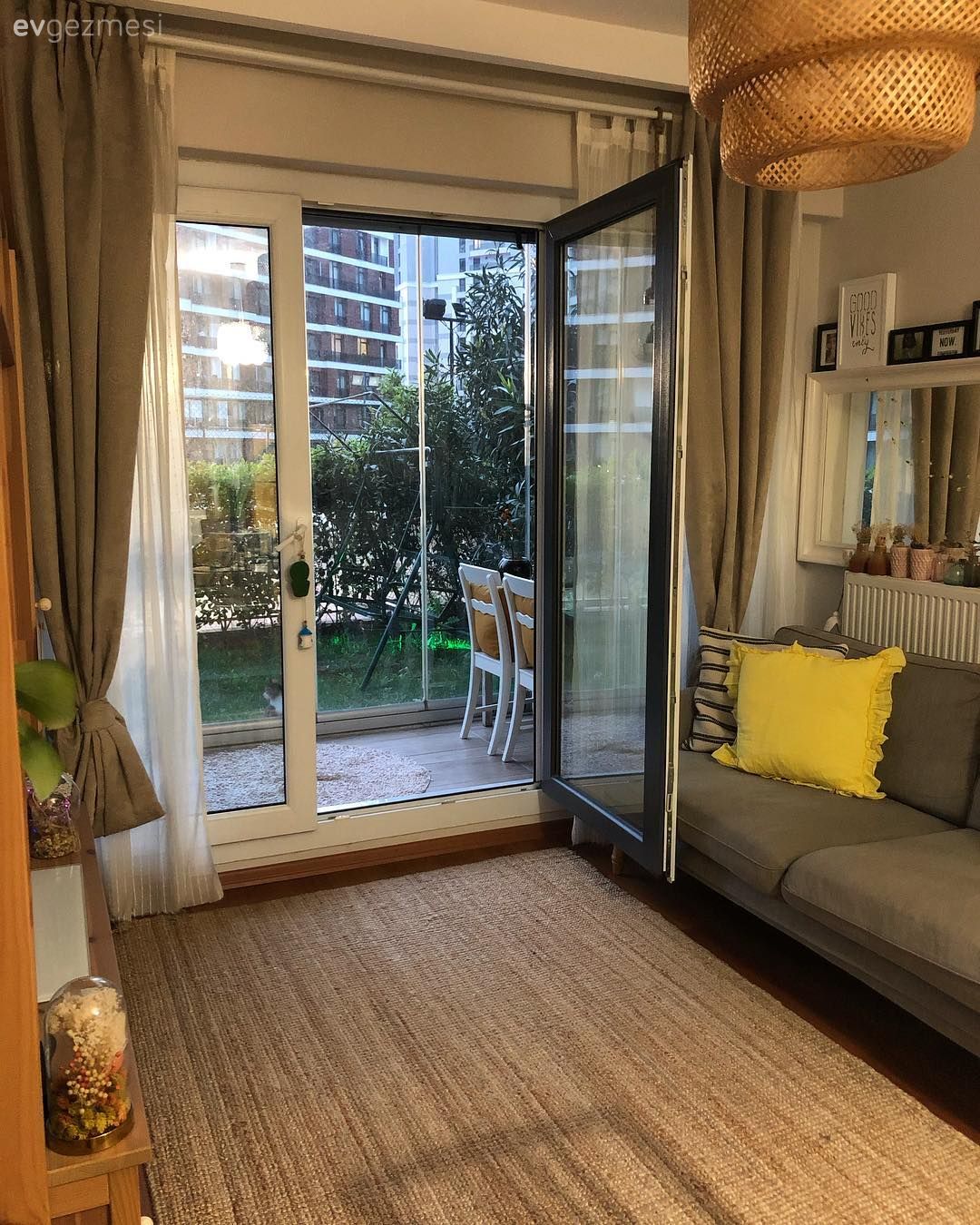 Pantone 2021 Yılının Renklerini Seçti: Ultimate Gri ve Canlı Sarı