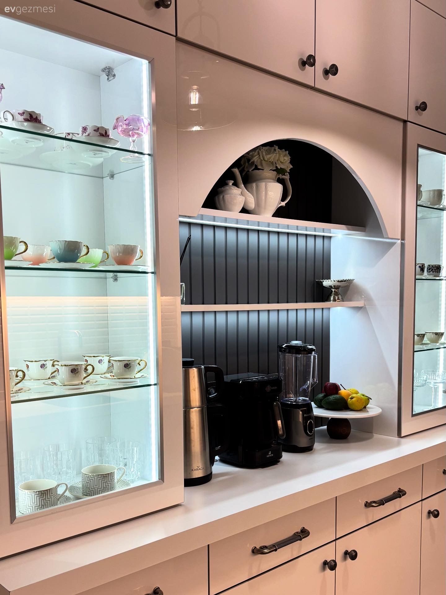 Kahve köşesi, Beyaz, Cam kapaklı dolap, Mutfak aksesuarları, Mutfak