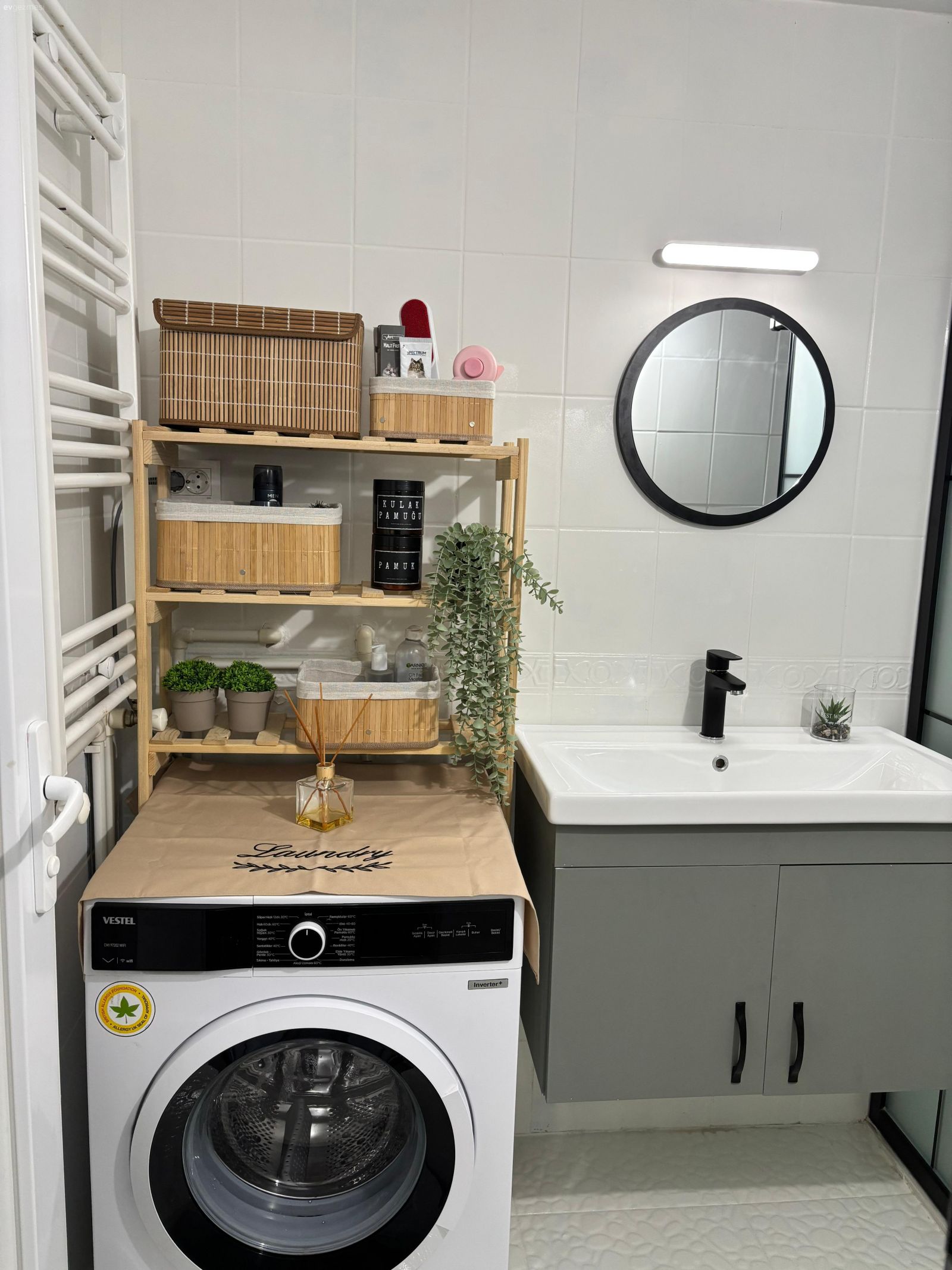 İzmir'deki Bu Banyoya Değişim Perileri Uğramış