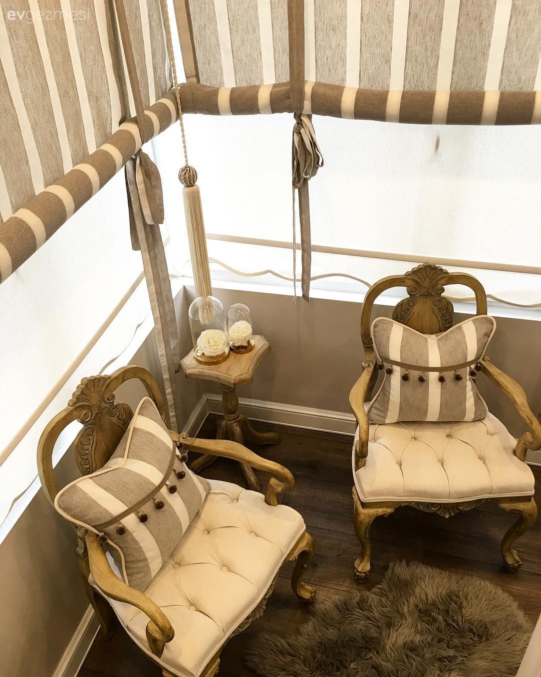 Katlamalı perde, Krem, Kahverengi, Sandalye, Kırlent