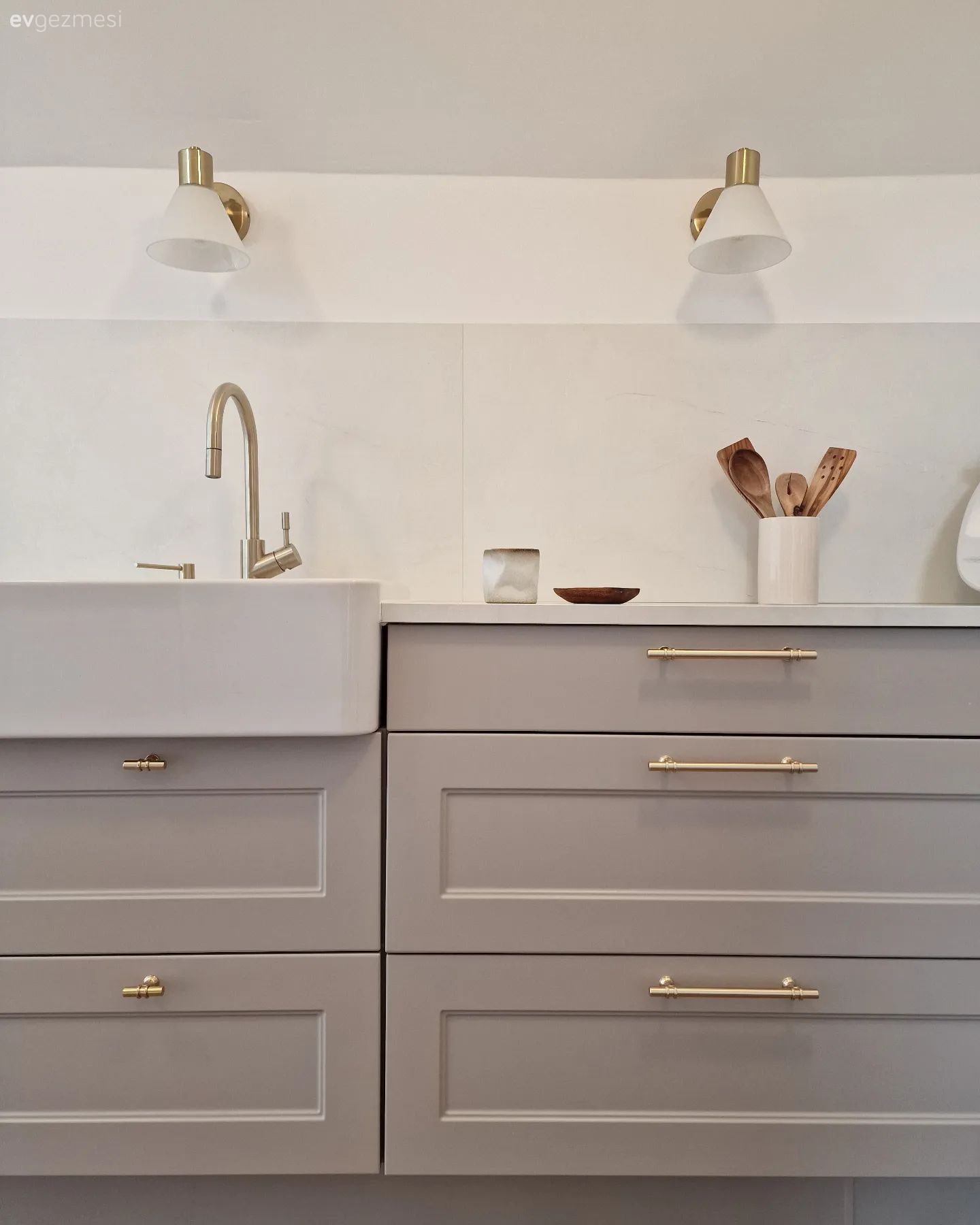 Gri, Bej, Beyaz, Ankastre, Mutfak, Siyah, Mutfak tezgahı, Mutfak tezgah arası, Altın, Shaker kapaklı dolaplar