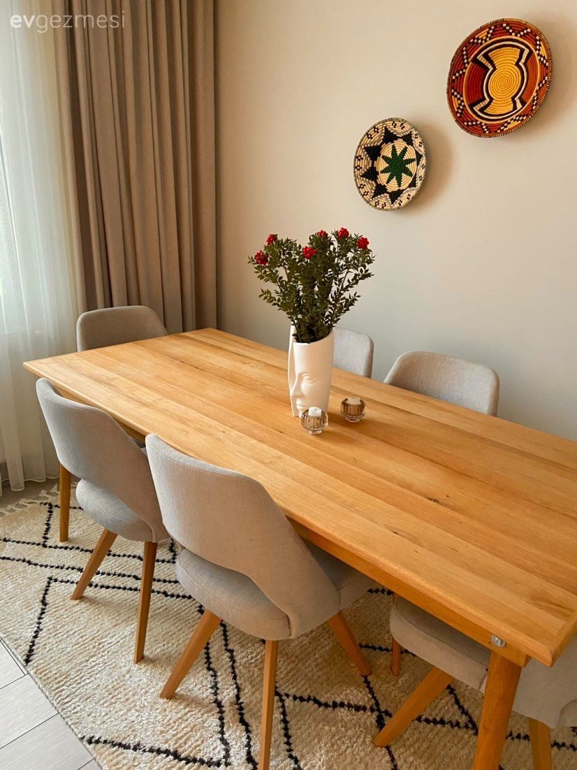 Vizon, Beyaz, Ahşap Mobilya, Fon perde, Perde, Tül perde, Ahşap masa, Sandalye, Duvar dekorasyonu