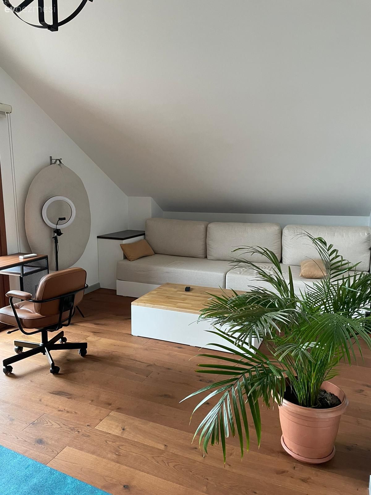 Zamansızlık Hissi Veren Bu Evde Az ve Çok Ortak Paydada Buluşmuş!