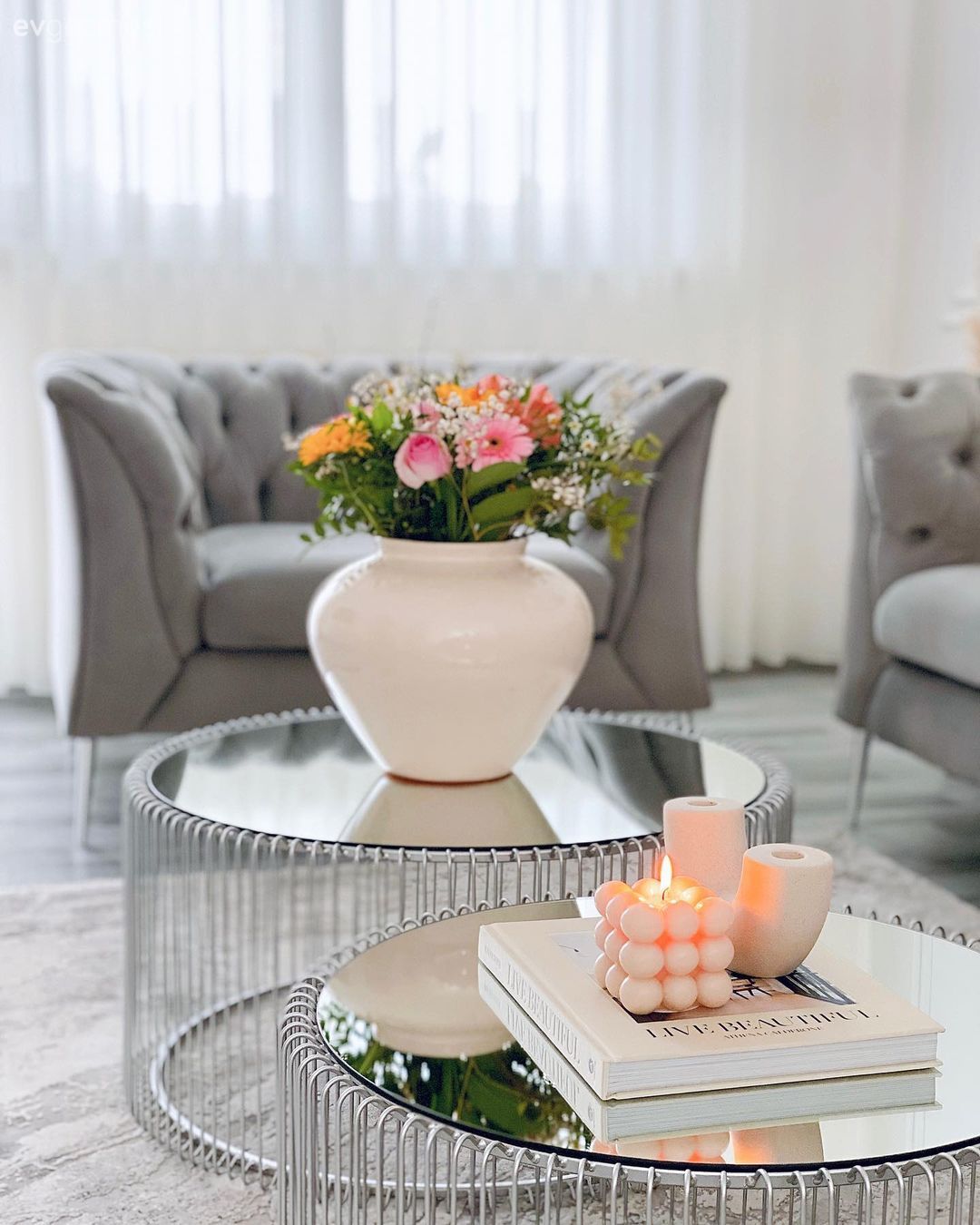 Bu Modern Evde Az ve Öz Felsefesinden En Zarif Şekilde Yararlanılmış