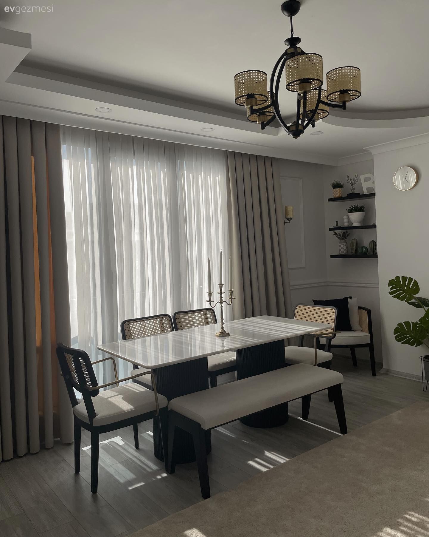 Ev Gezmesi: Eski Mobilyalarına Tamamen Veda Eden Bir İstanbul Evi!