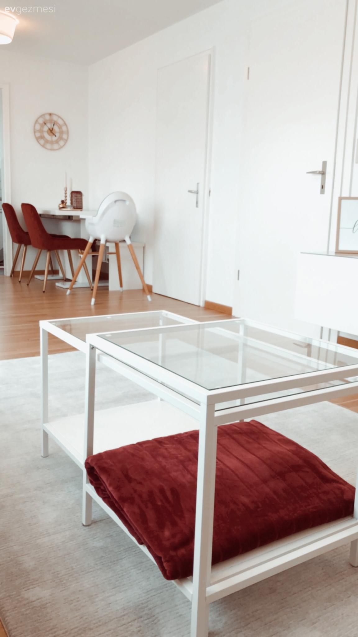 Orta sehpa, Sehpa, Beyaz, Kırmızı, Halı, Sandalye, Yemek masası, Tv ünitesi