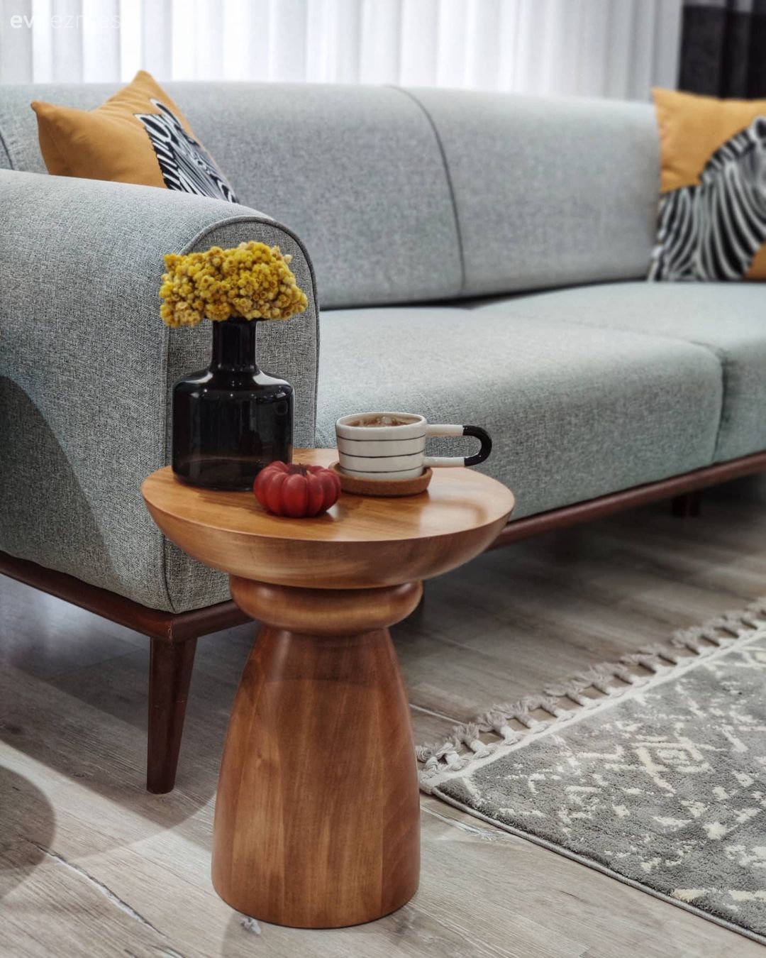 Gri koltuk, Ahşap Mobilya, Yan sehpa, Sehpa, Hardal, Halı