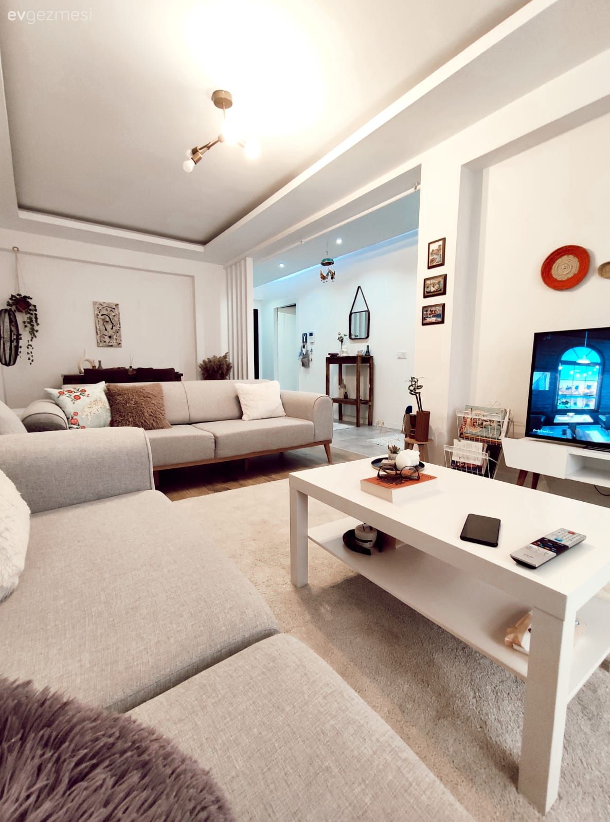 Salon, Beyaz, Modern, Koltuk takımı, Halı, Orta sehpa, Sehpa, Tv ünitesi, Tv ünitesi aksesuarları, Ev Aksesuar, Dekoratif Objeler