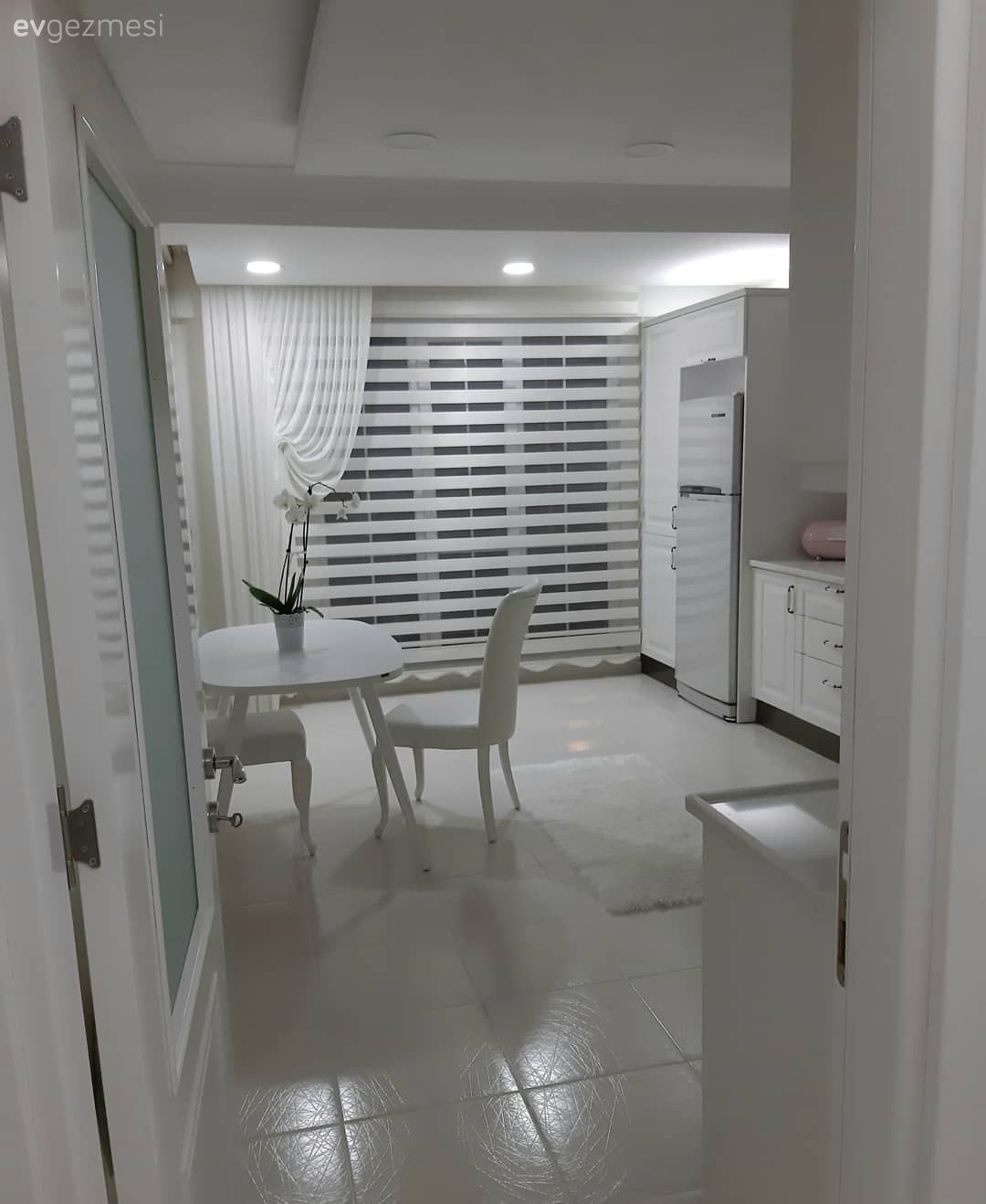 Bu Evde Bütün Kapılar Beyaz Renge Açılıyor!