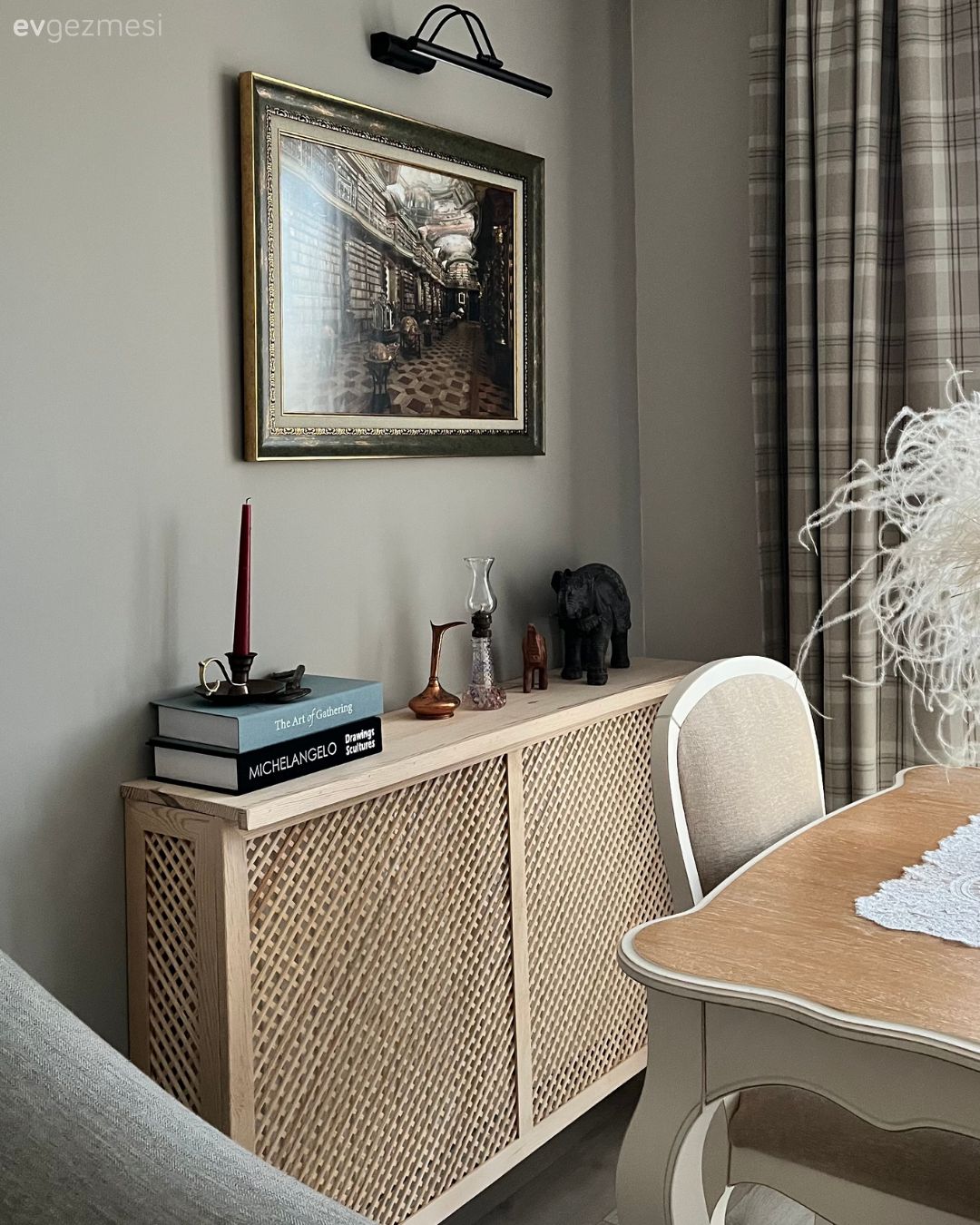 Petek kaplama, Hasır, Krem, Ahşap Mobilya, Ahşap masa, Tablo, Duvar dekorasyonu, Aplik, Aydınlatma, Fon perde, Perde, Dekoratif Objeler