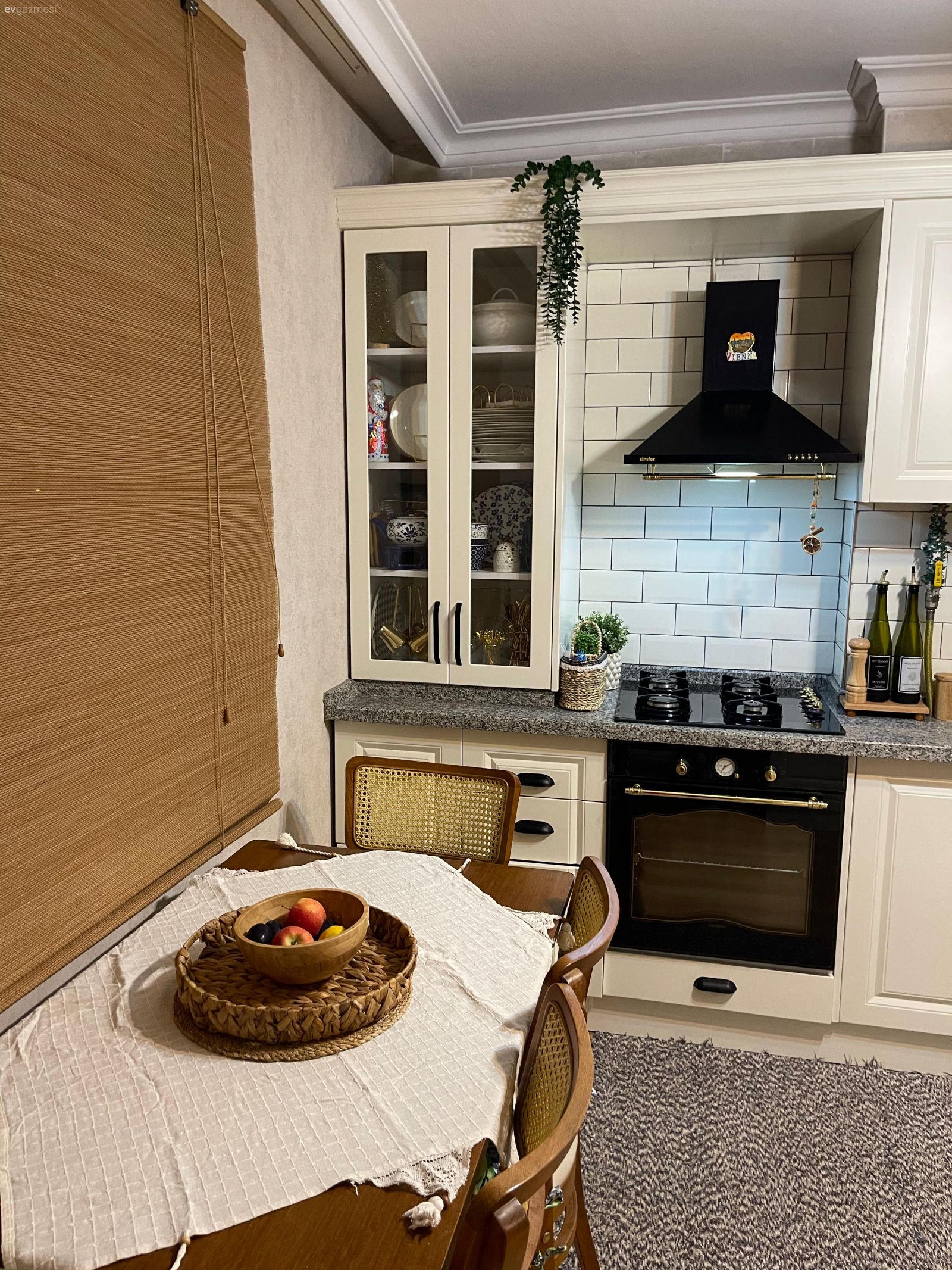 Bu Adana Evinde Ev Sahibinin El Emekleri de Kendine Yer Bulmuş!