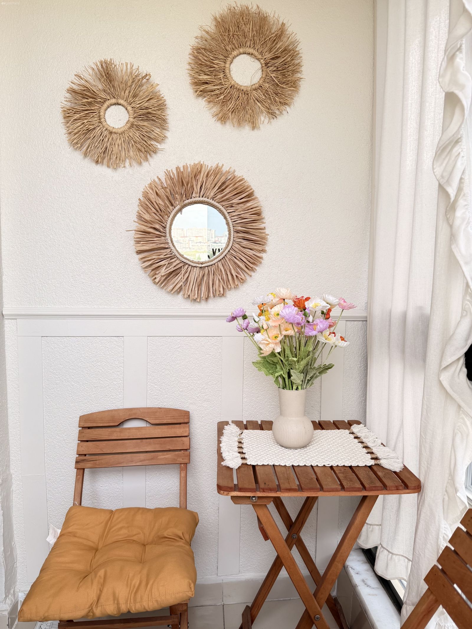 Bu İki Katlı Evde Modern ve Country Esintiler Karışmış