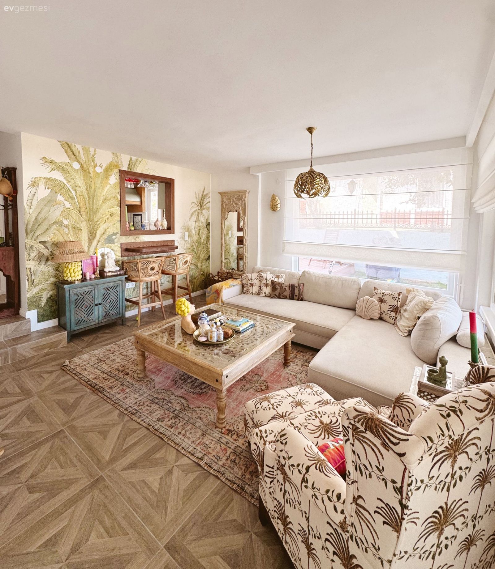 Salon, Bohem Dekorasyon, Eklektik, Beyaz, Krem, Bej, Kahverengi, Yeşil, Köşe koltuk, Koltuk takımı, Berjer, Desenler, Masif ahşap, Orta sehpa, Sehpa, Duvar kağıdı, Duvar dekorasyonu, Katlamalı perde, Perde, Avize, Aydınlatma, Konsol, Ayna, Hasır sandalye, Parke