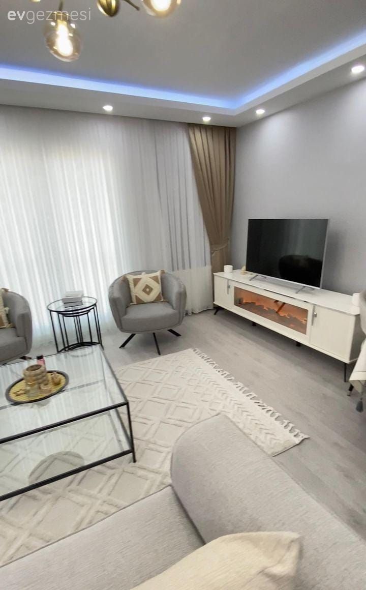 Salon, Bej, Beyaz, Gri, Siyah, Krem, Koltuk takımı, Tv ünitesi, Tv ünitesi aksesuarları, Ev Aksesuar, Cam orta sehpa, Orta sehpa, Halı, Salon halısı, Avize, Aydınlatma, Berjer, Spot aydınlatma, Kırlent, Ev tekstili, Yan sehpa, Sehpa