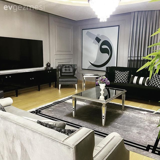 Salon, Art deko, Siyah, Klasik, Koltuk takımı, Orta sehpa, Sehpa, Gri, Halı, Salon halısı, Tv ünitesi, Tv ünitesi aksesuarları, Ev Aksesuar, Avize, Aydınlatma, Salon avizesi, Ev bitkisi, Tablo, Duvar dekorasyonu, Berjer, Kırlent, Ev tekstili