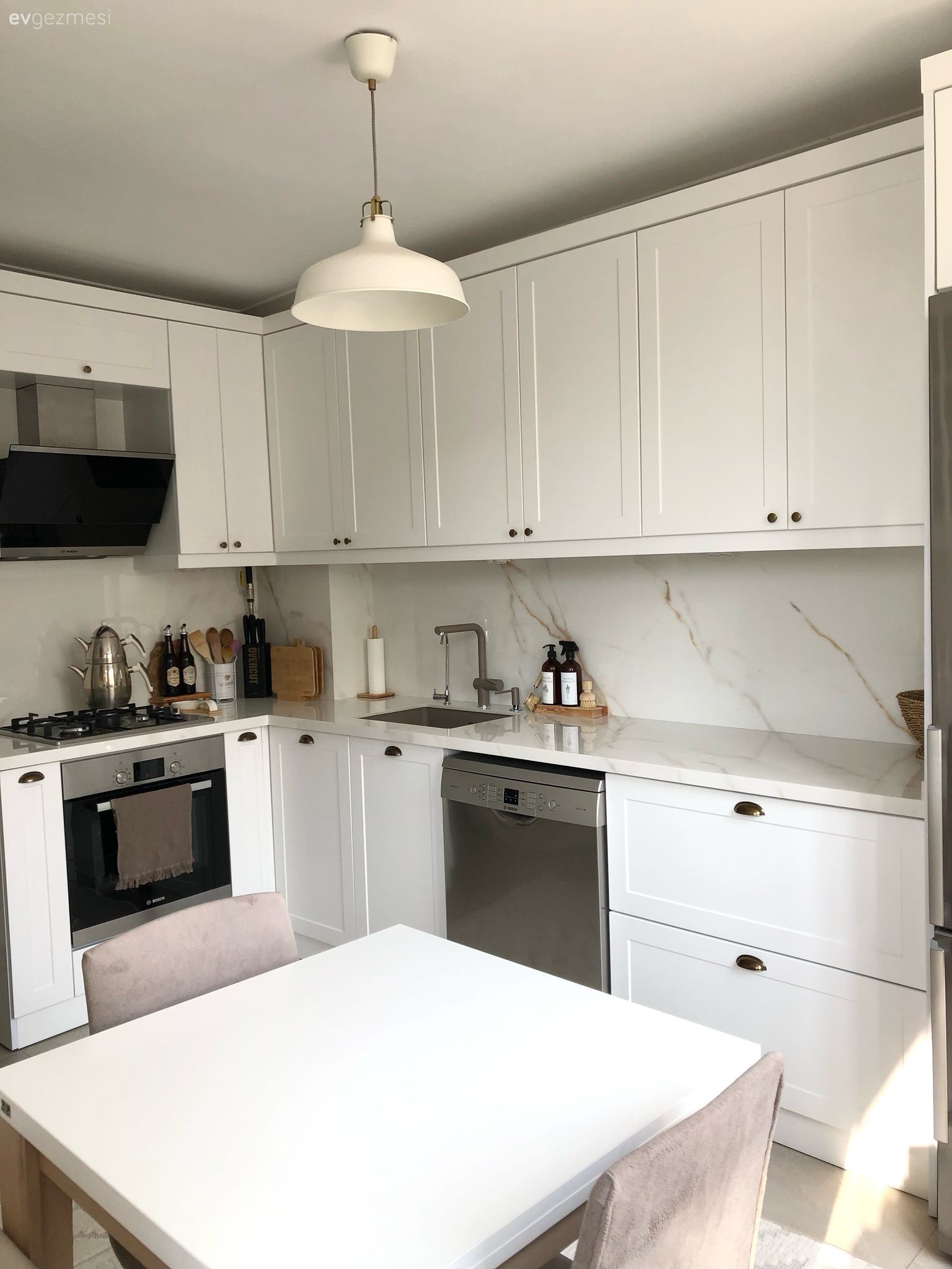 Bu İzmir Evinde Küçük Alanlara Uygun Tasarımlar Var