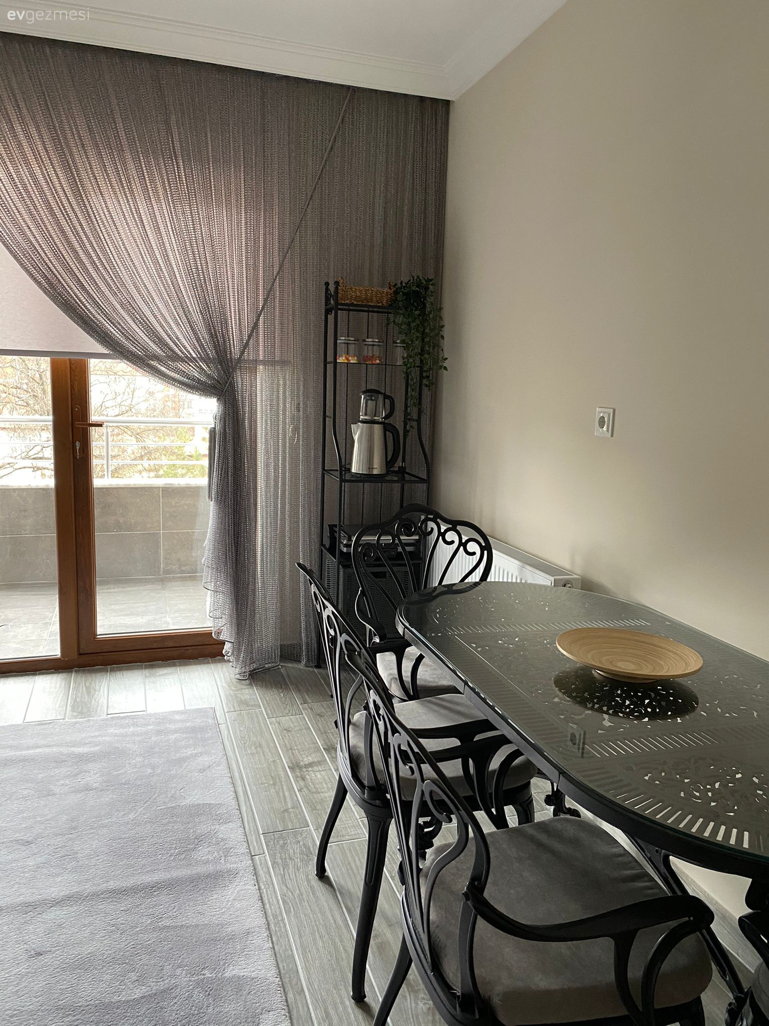 Bu Uyumlu Evde Eşyalar Mutluluğa Giden Yolda Aracı