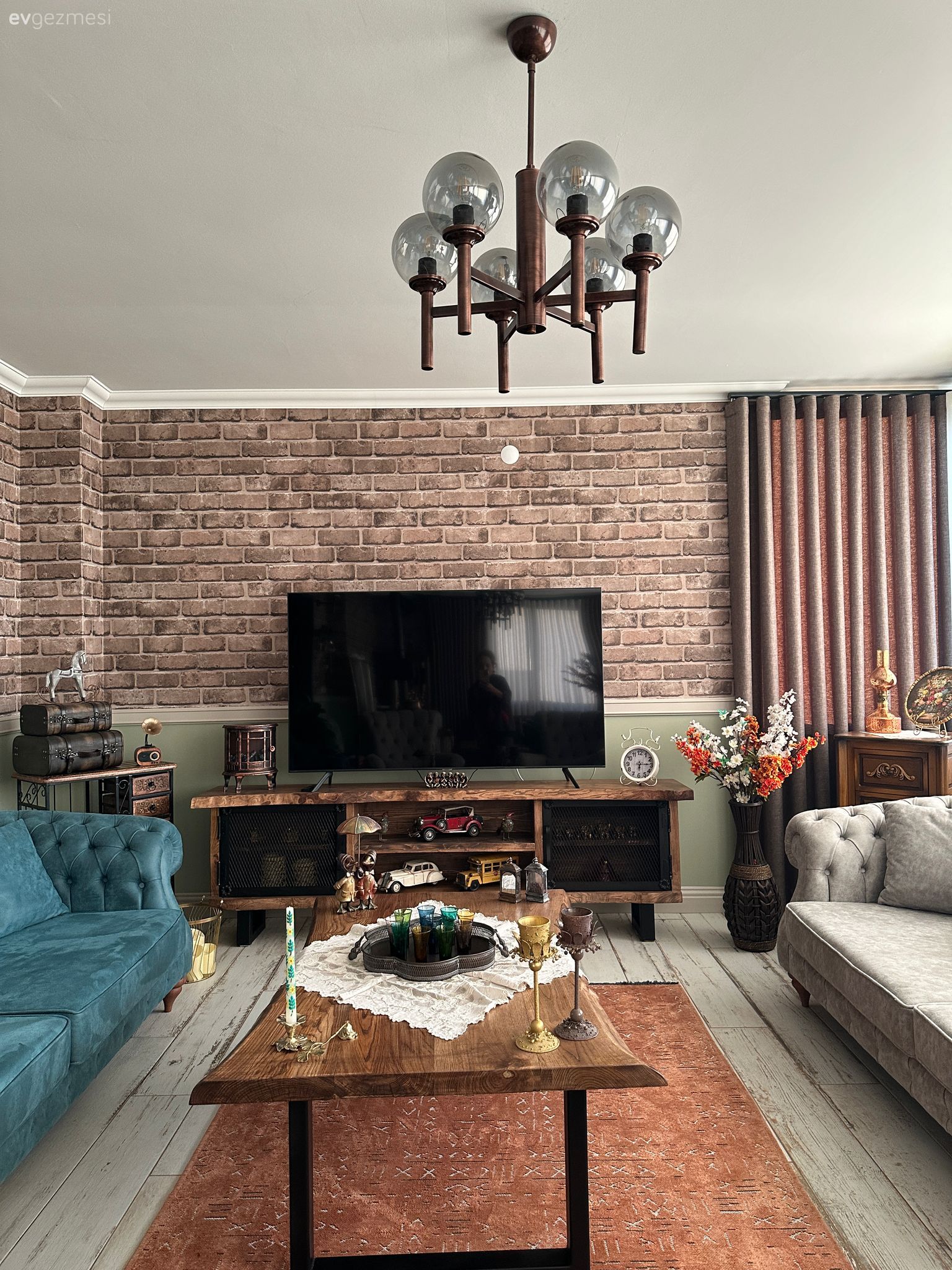 Trabzon'daki Bu Köy Evi Desen ve Renkleriyle Pek Şenlikli