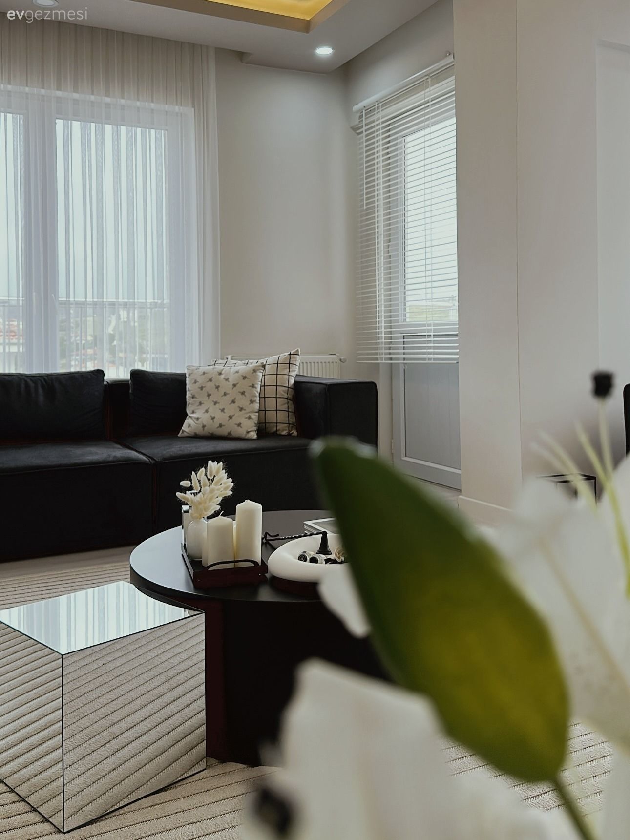 Bu Ankara Evinde Siyah, Beyaz ve Antrasit Uyumu Dekoru Ele Geçirmiş