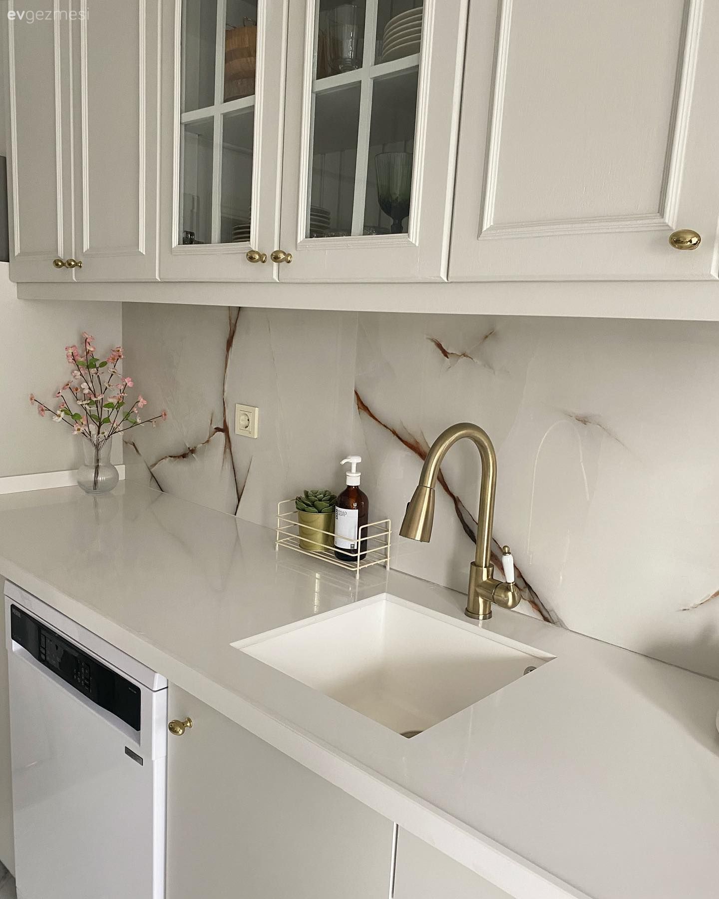 Öncesi&Sonrası: Kabuk Değiştirmeye Alışkın Bu Mutfak Artık Daha Ferah!