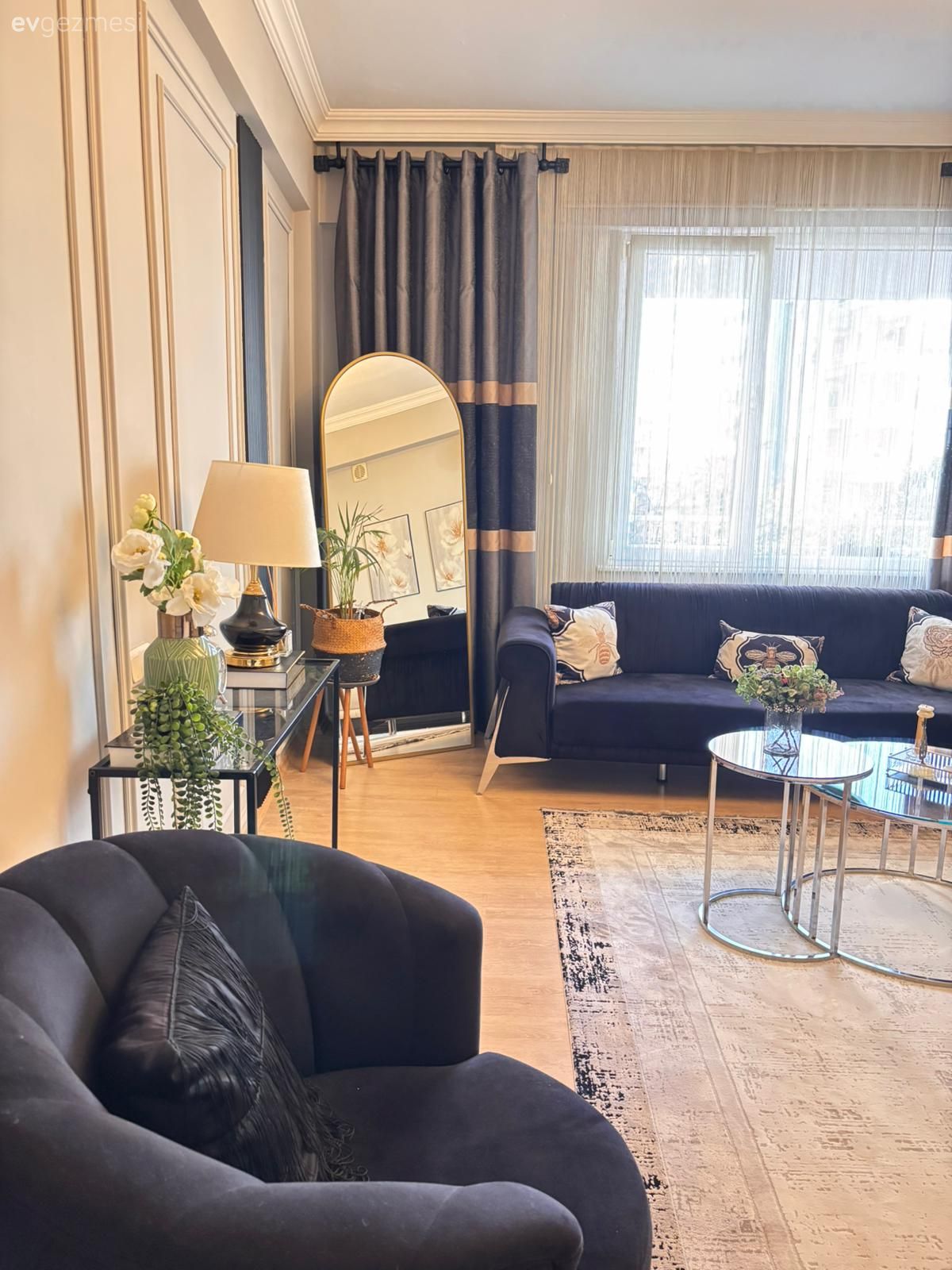 Bu Salonda Modern Parçalar Art Deko Detaylarla Zenginleşmiş