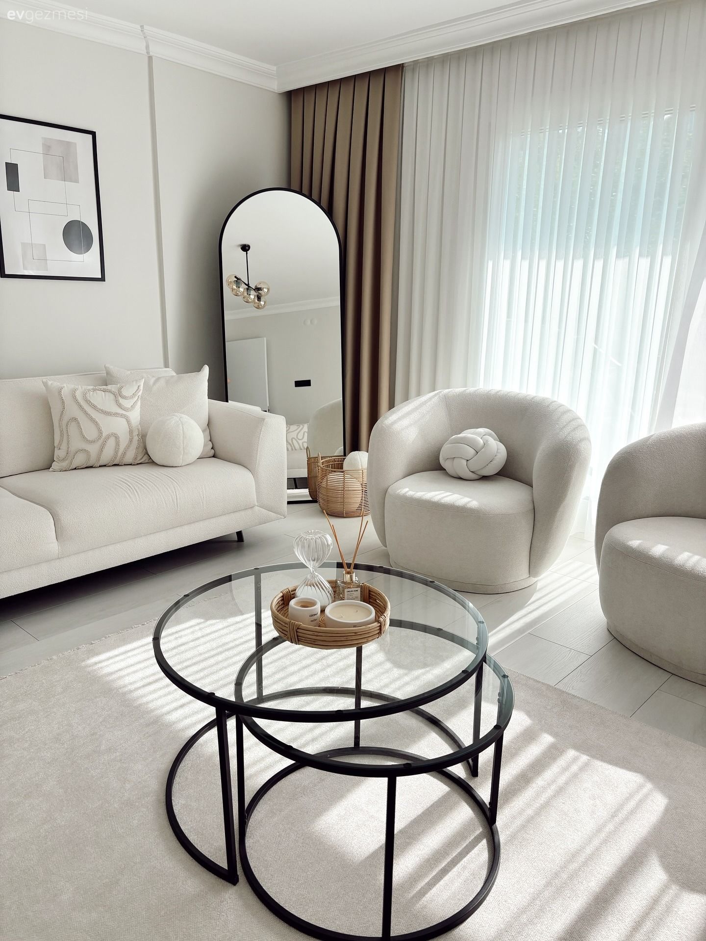 Bu Manisa Evinde Beyaz Rengin Yeri Oldukça Sağlam