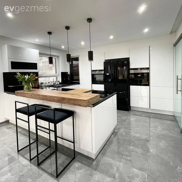 Amerikan Mutfak, Mutfak, Beyaz, Siyah, Ada mutfak, Modern, Ankastre, Bar masa & sandalyeleri, Zemin seramikleri, Spot aydınlatma, Aydınlatma, Avize, Mutfak tezgahı, Ekstra mutfak dolabı