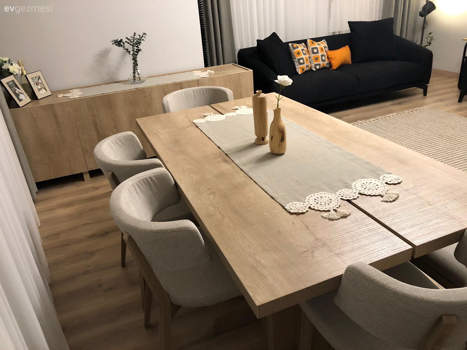 Salon, Siyah, Krem, Beyaz, Bej, Hardal, Koltuk takımı, Yemek masası, Bank, Sandalye, Konsol, Kırlent, Ev tekstili