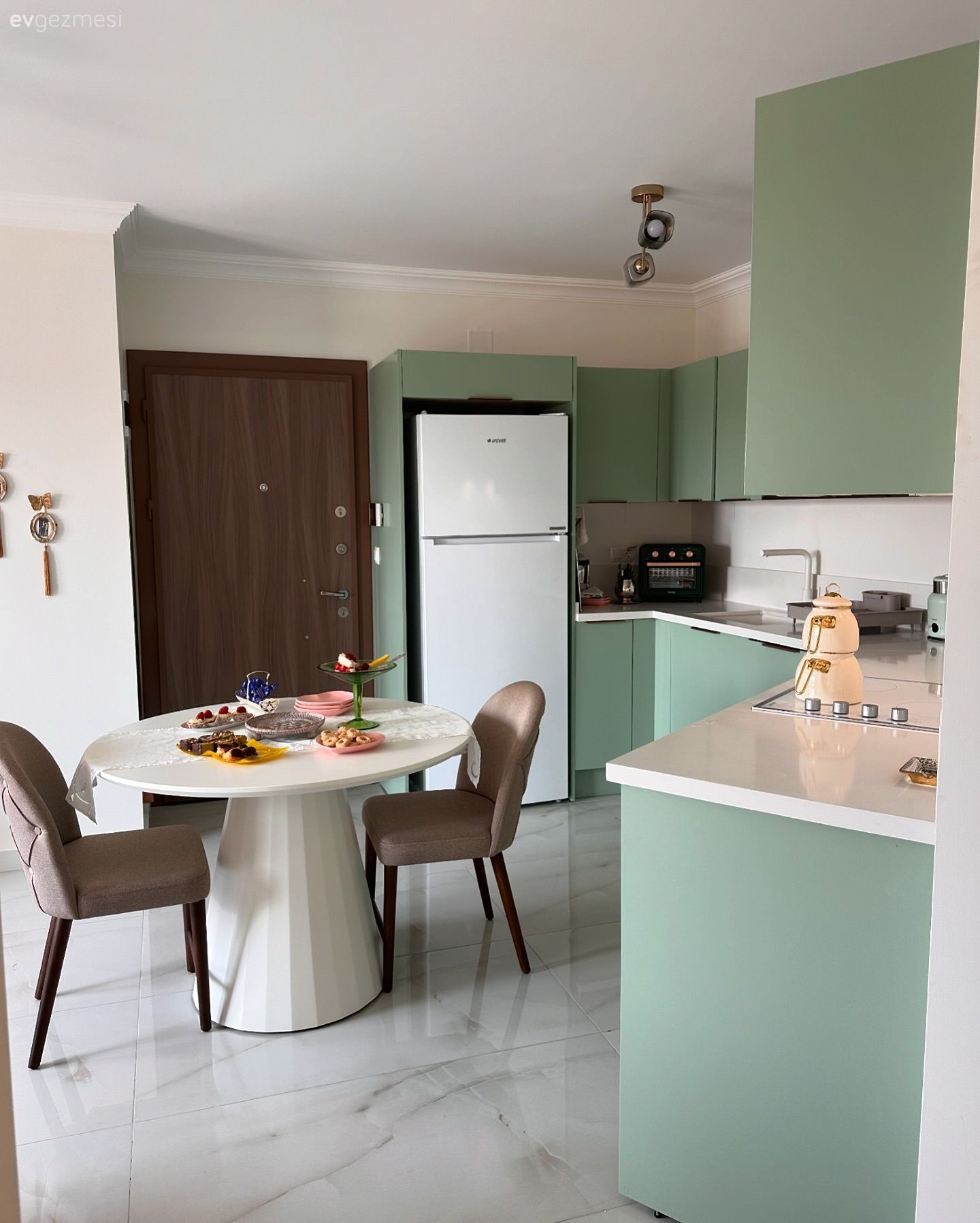 Su Yeşili Mutfak Hayali Olan Bu Hatay Mutfağına Mutlaka Baksın!